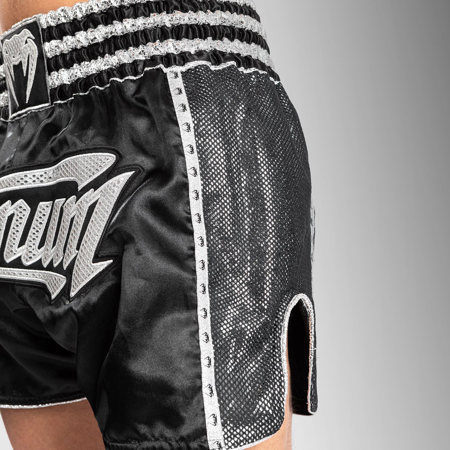 Venum Absolute 2.0 Muay Thai Shorts - Schwarz/Silber