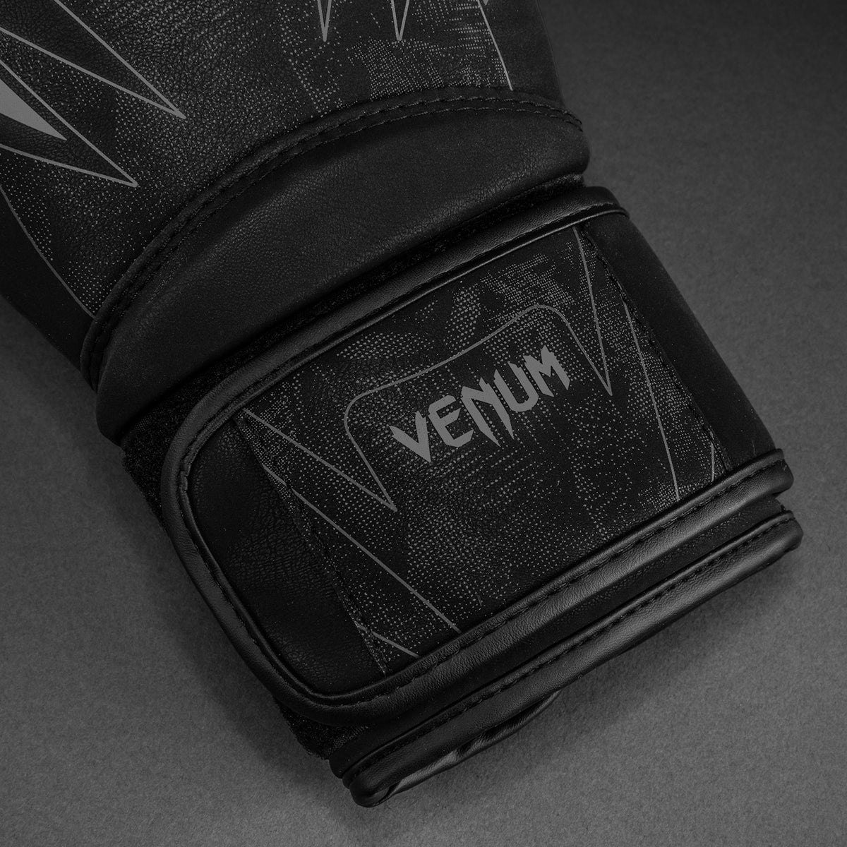 Venum Impact Amazonia Reborn Boxhandschuhe - Schwarz/Grau