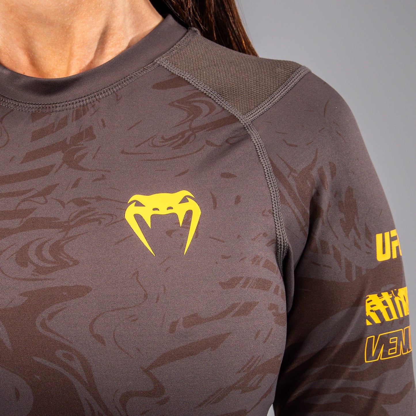 UFC Fusion by Venum Fight Week Damen Performance Langarm Rashguard - Erdiges Braun