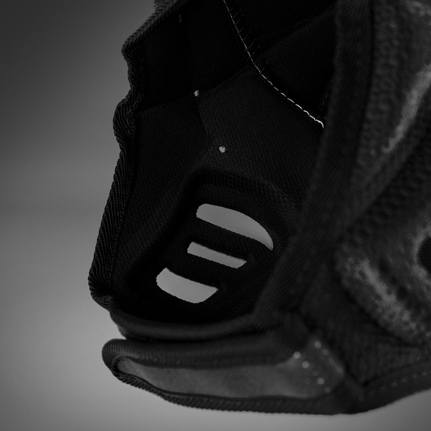 Venum Elite Protect Softshell Helm – Schwarz/Weiß