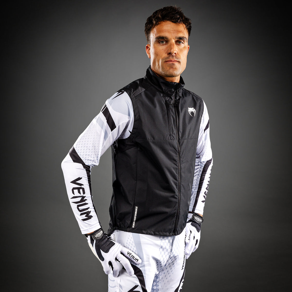 Venum MX Basics Ärmellose Windjacke - Schwarz/Weiß