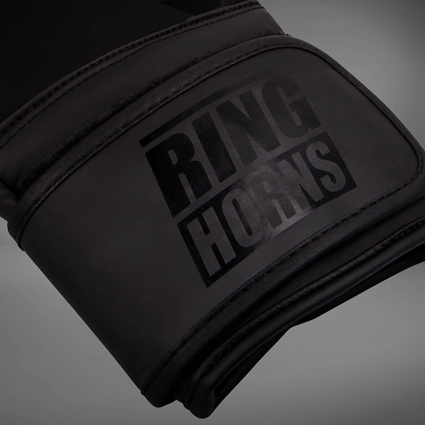 Ringhorns Charger by Venum Boxhandschuhe – Schwarz/Schwarz