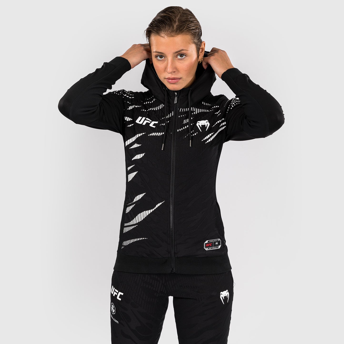 UFC Fusion by Venum Personalized Authentic Fight Night Damen Walkout Hoodie - Schwarz
