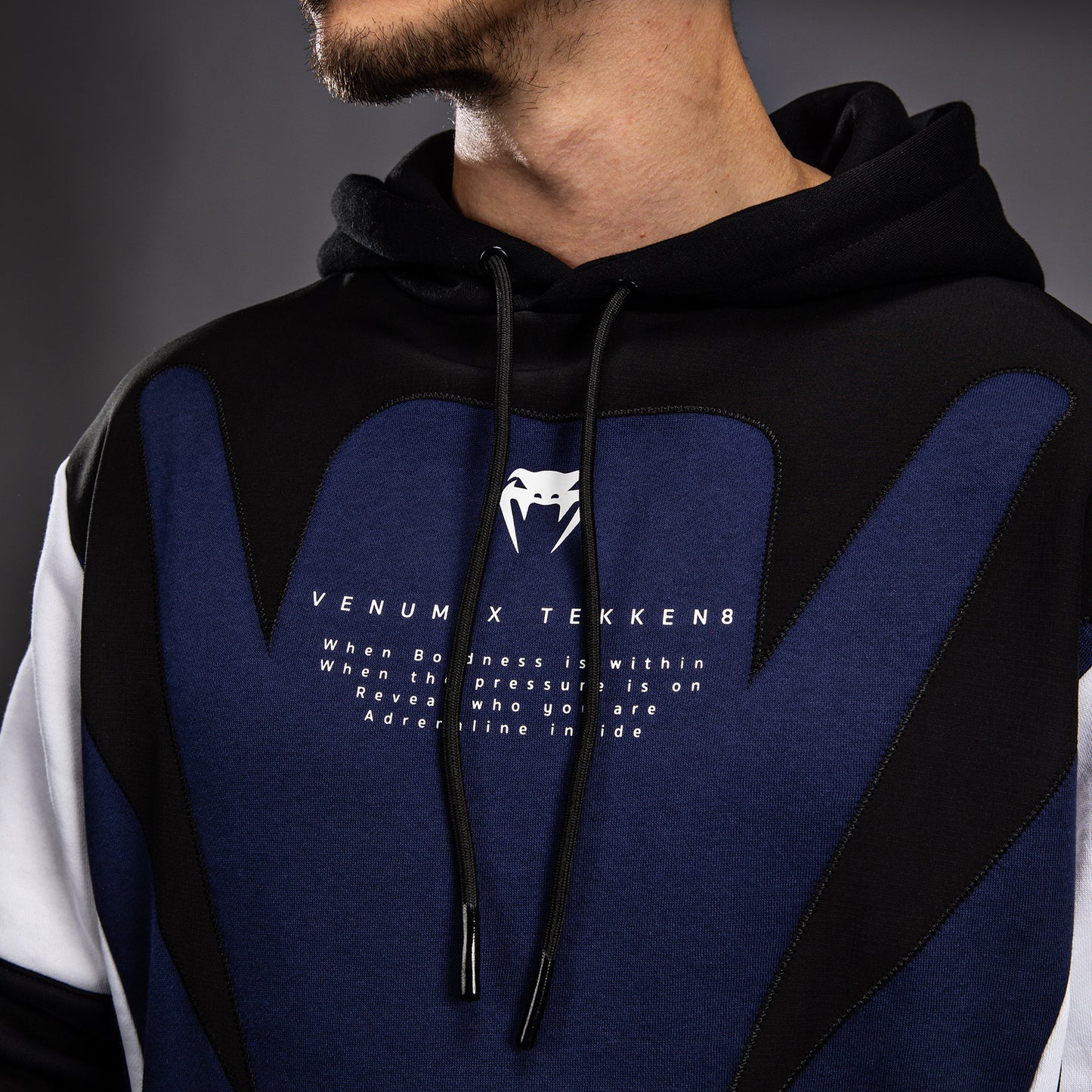 Venum x TEKKEN 8 - Jin Kazama Hoodie - Blau/Schwarz/Weiß
