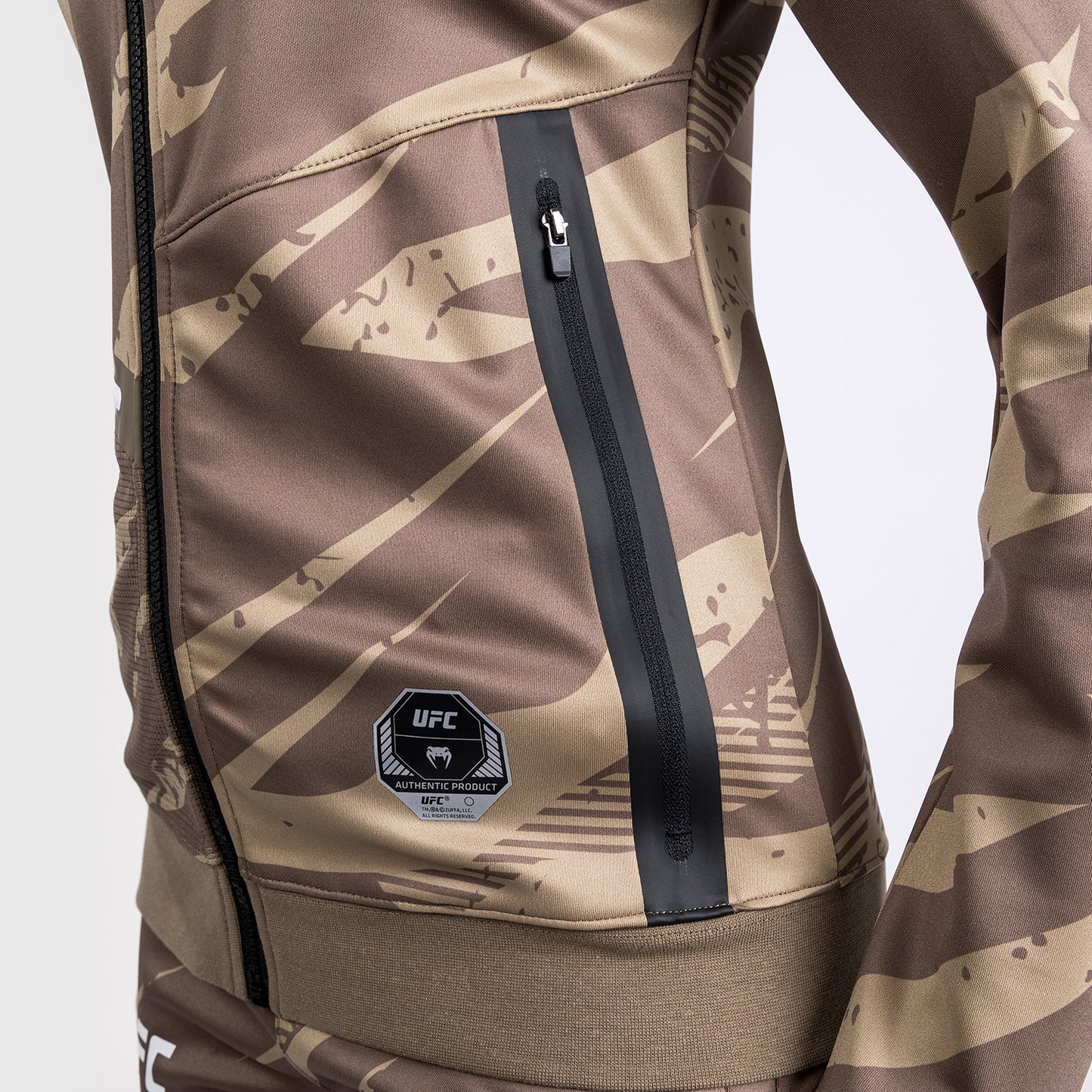 UFC Adrenaline by Venum Fight Week Frauen Zip Hoodie - Desert Camo