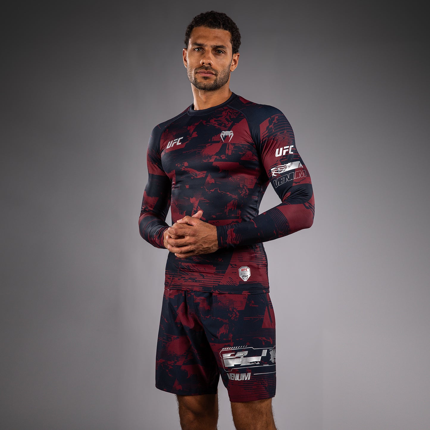 UFC Zenith by Venum Authentic Fight Week Performance Langarm Rashguard Herren - Marineblau/Burgunderrot/Silber