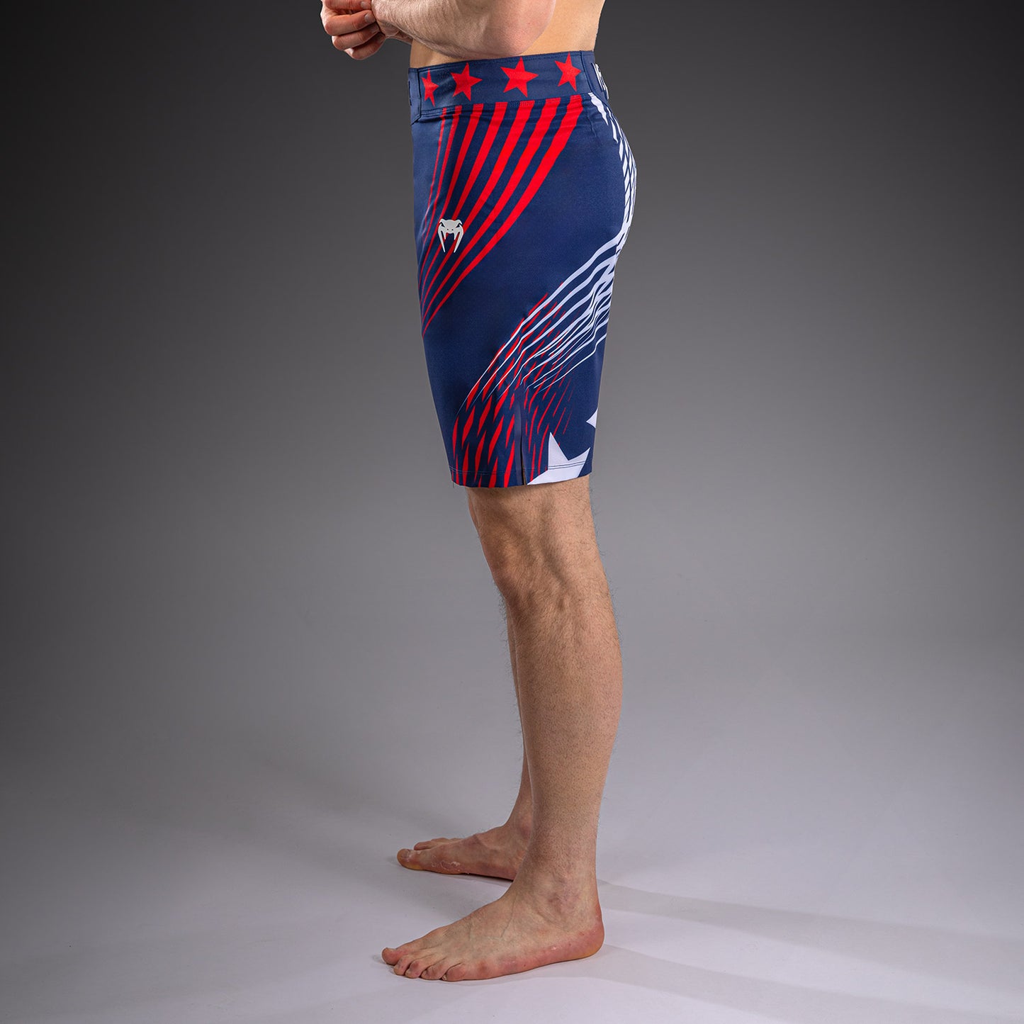 Official UFC Freedom 250 by Venum Authentic Fight Night Fight Shorts im Long Fit für Herren - Blau