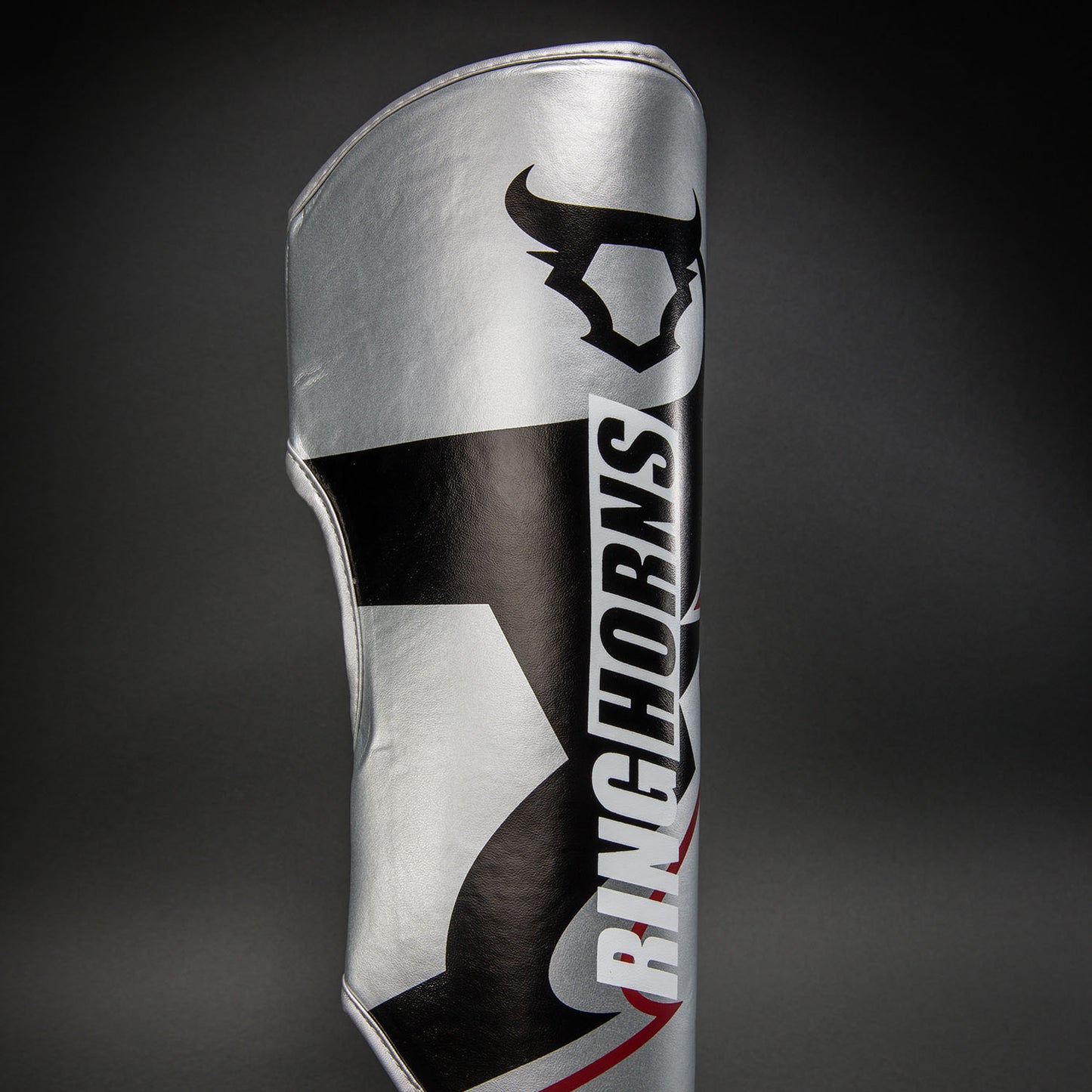 Ringhorns Charger by Venum Schienbeinschoner – Silber/Schwarz