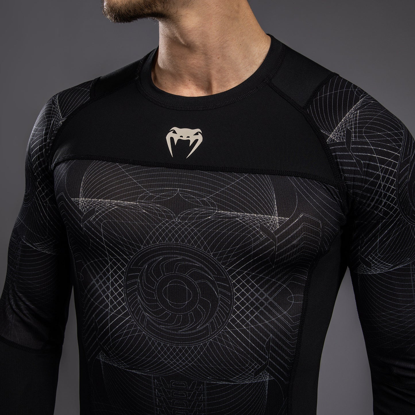 Venum G-Fit Air Herren Langarm Rashguard - Tiefschwarz/Wüstensand