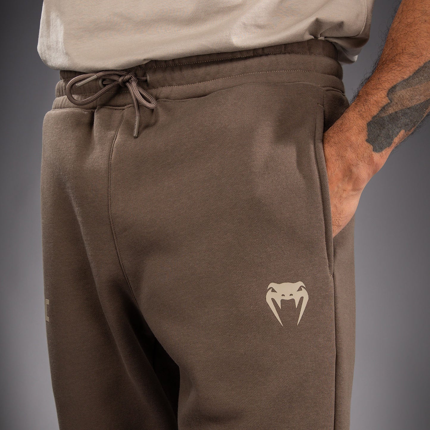 Venum UFC Unity by Venum Authentic Fight Week Herren-Baumwollhose - Braun