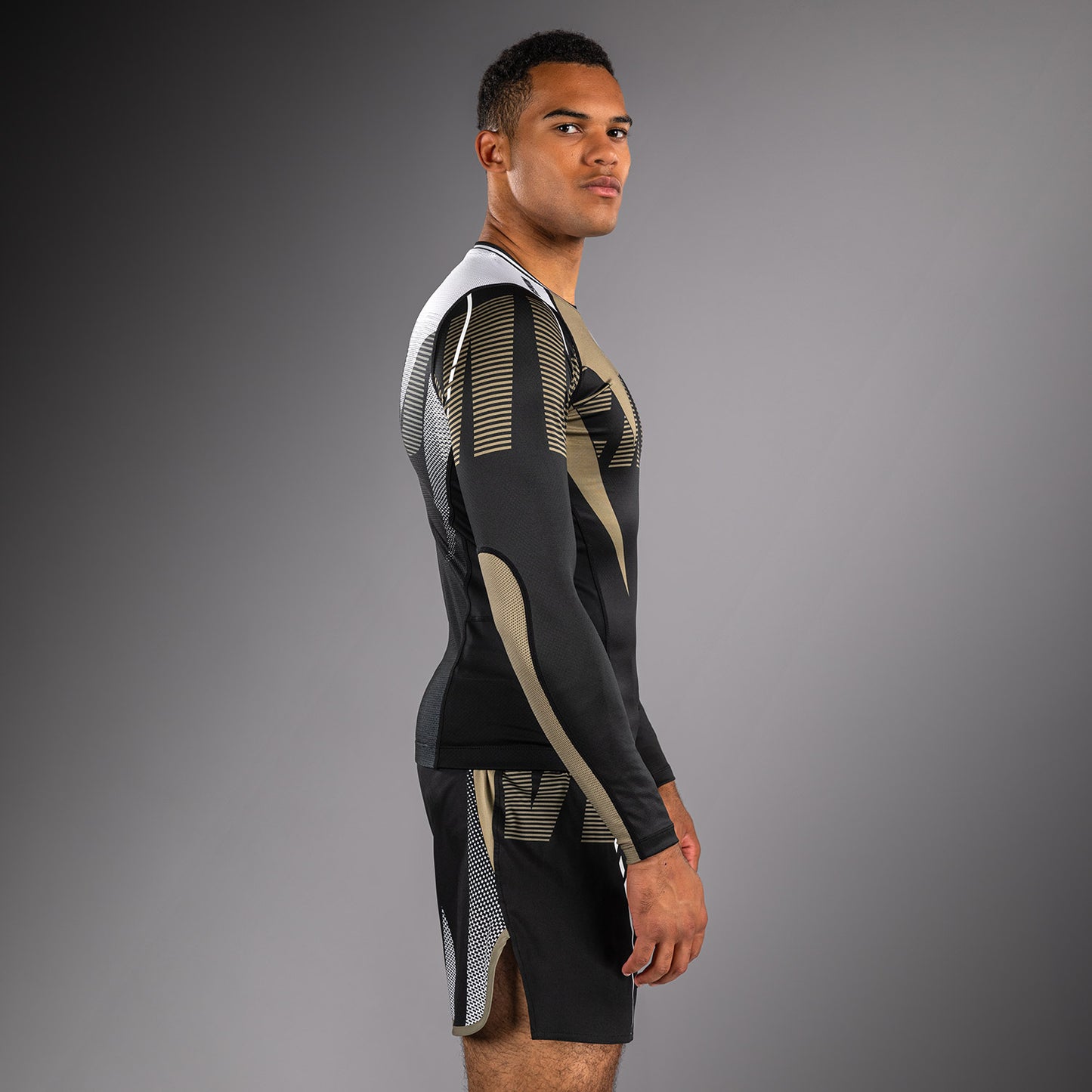 Venum Adrenaline Langarm Rashguard – Schwarz/Sand