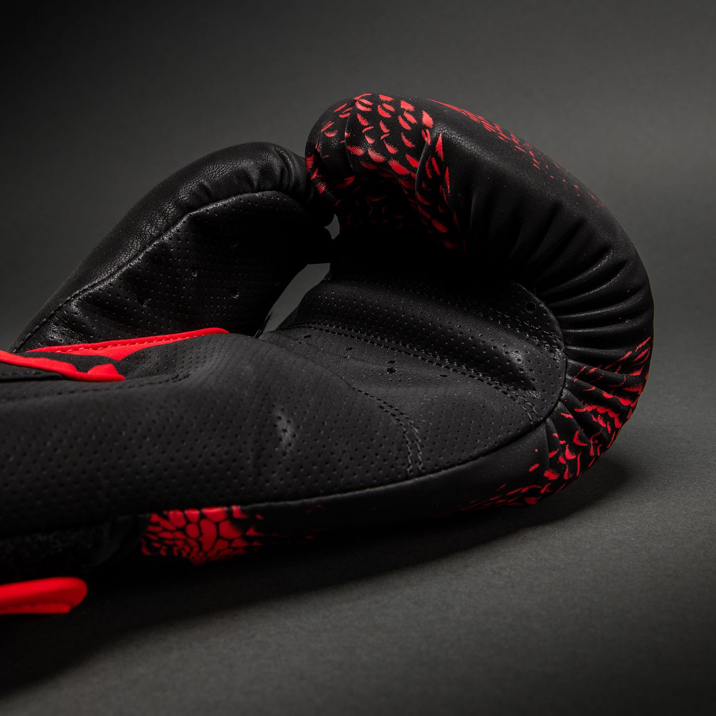Venum Matupa Boxhandschuhe - Schwarz/Rot/Silber