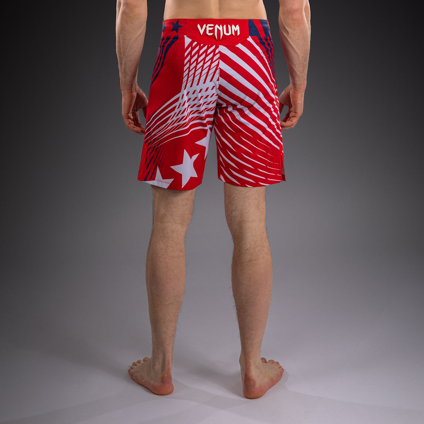 Official UFC Freedom 250 by Venum Personalisiert Authentic Fight Night Fight Shorts im Long Fit für Herren - Rot