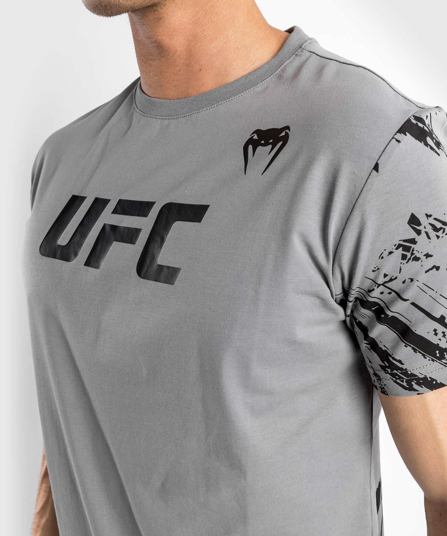 UFC Venum Authentic Fight Week 2.0 T-Shirt – Kurzarm  – Grau