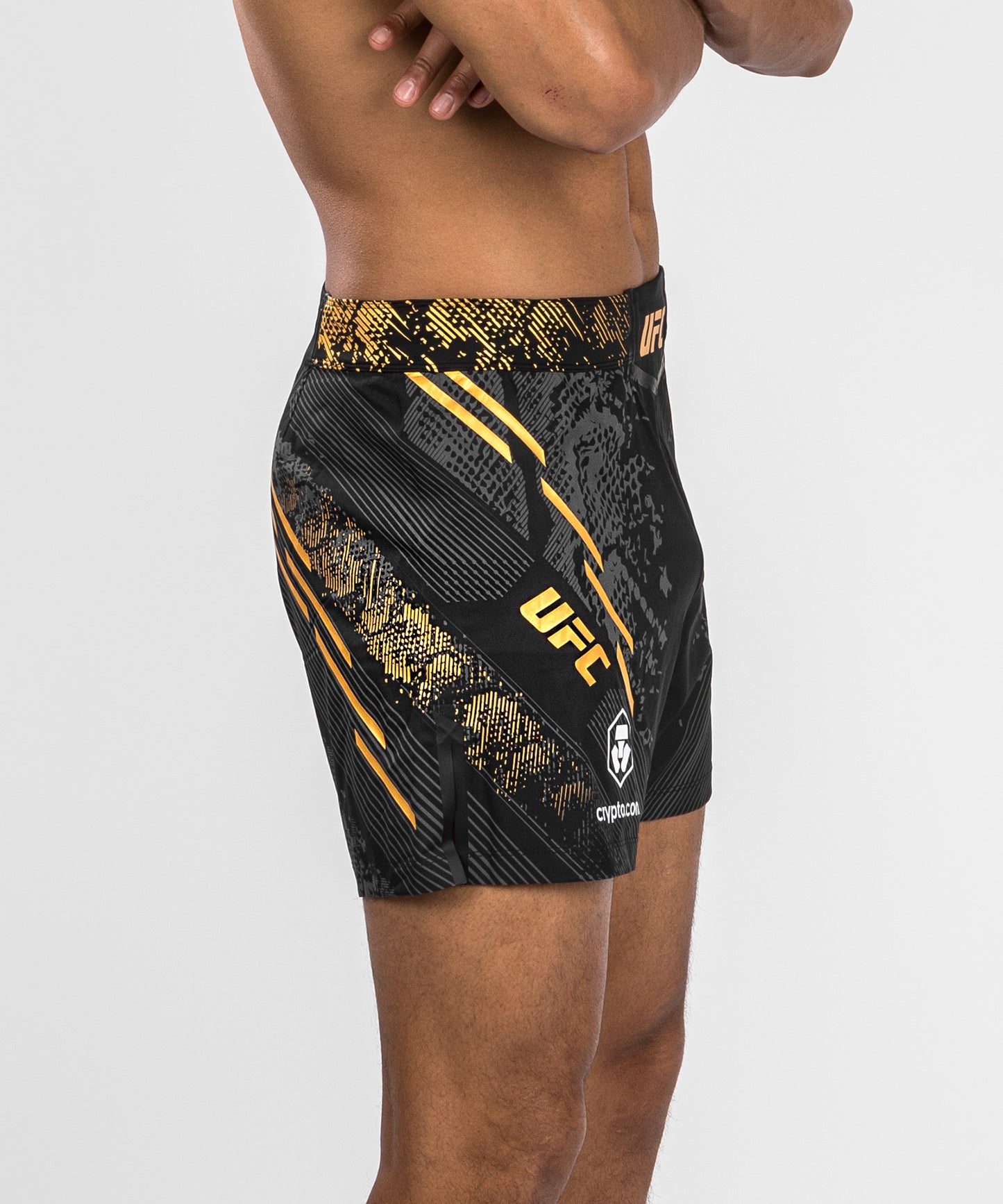 UFC Adrenaline by Venum Personalisierte Authentische Fight Night Herren-Kampfshorts - Kurze Passform - Schwarz/Gold