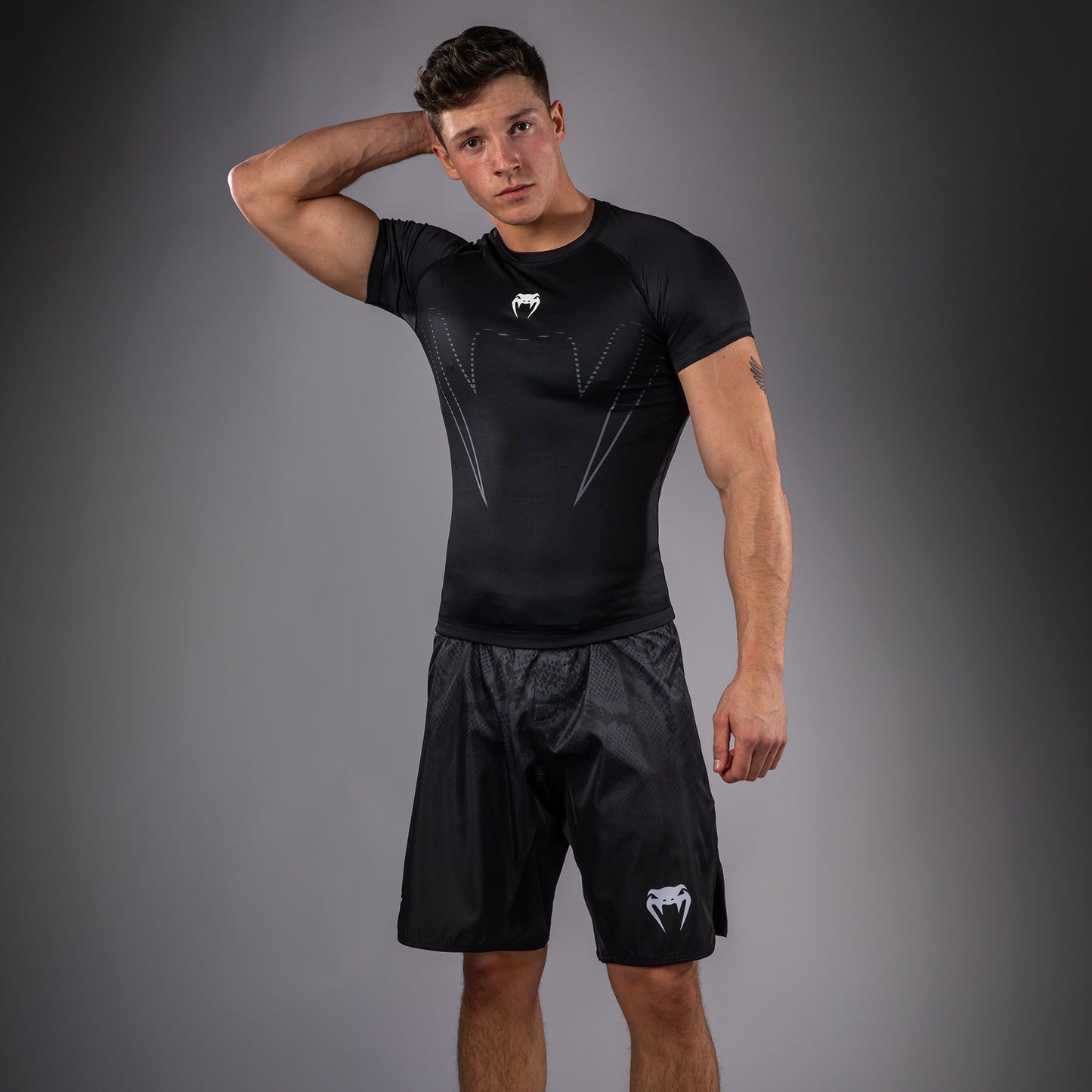 Venum Edge Rashguard Kurzarm – Schwarz/Sand