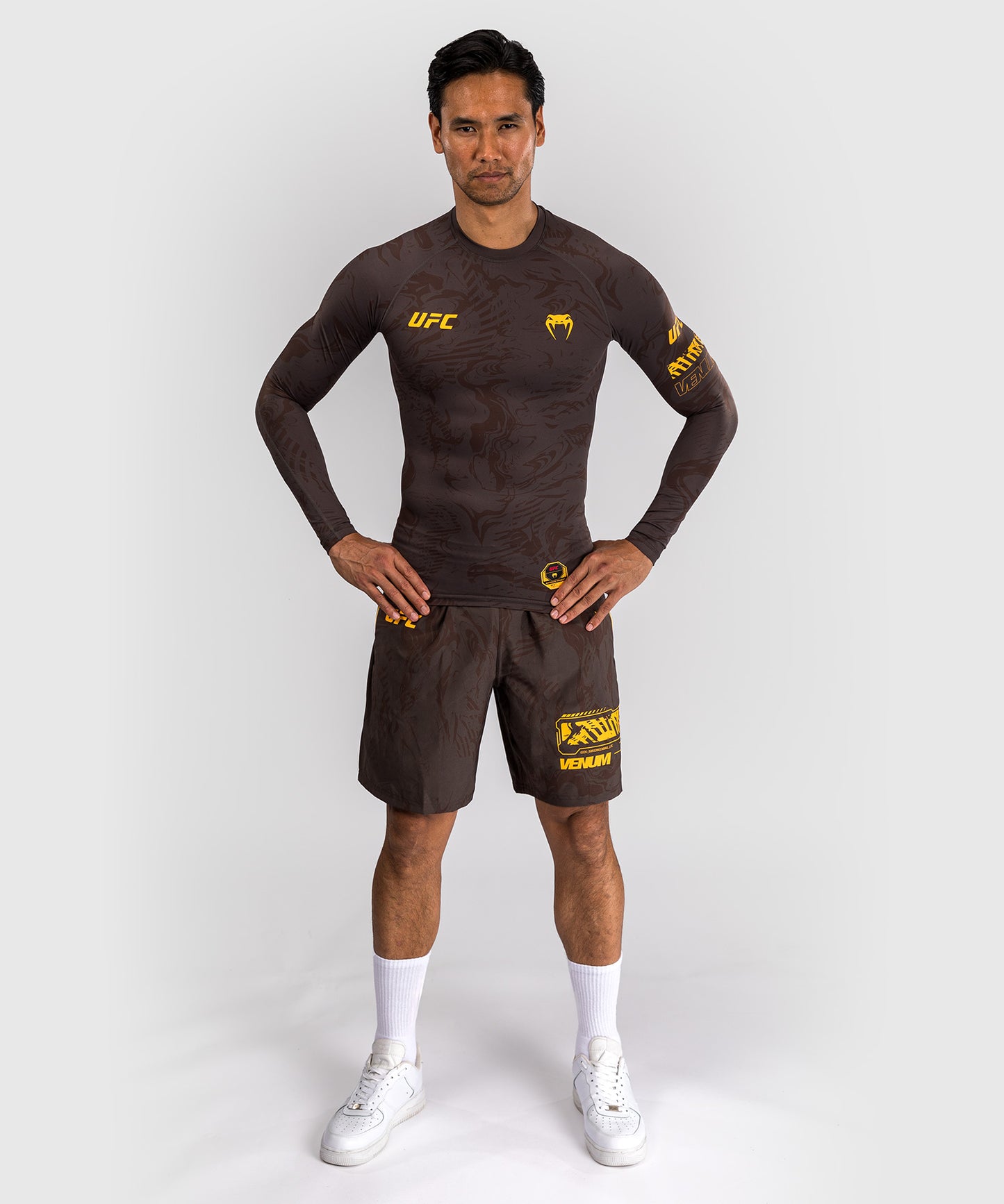 UFC Fusion by Venum Fight Week Herren Performance Langarm Rashguard - Erdiges Braun