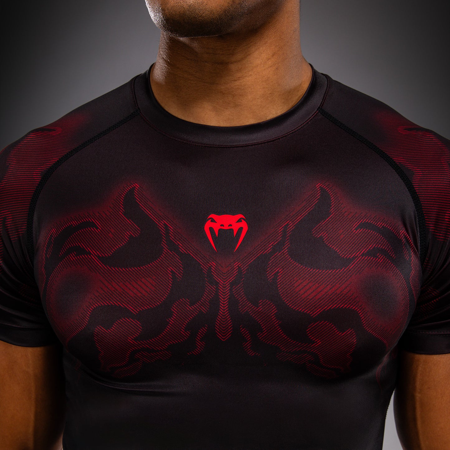 Venum Spectre Kurzarm Rashguard – Schwarz/Rot