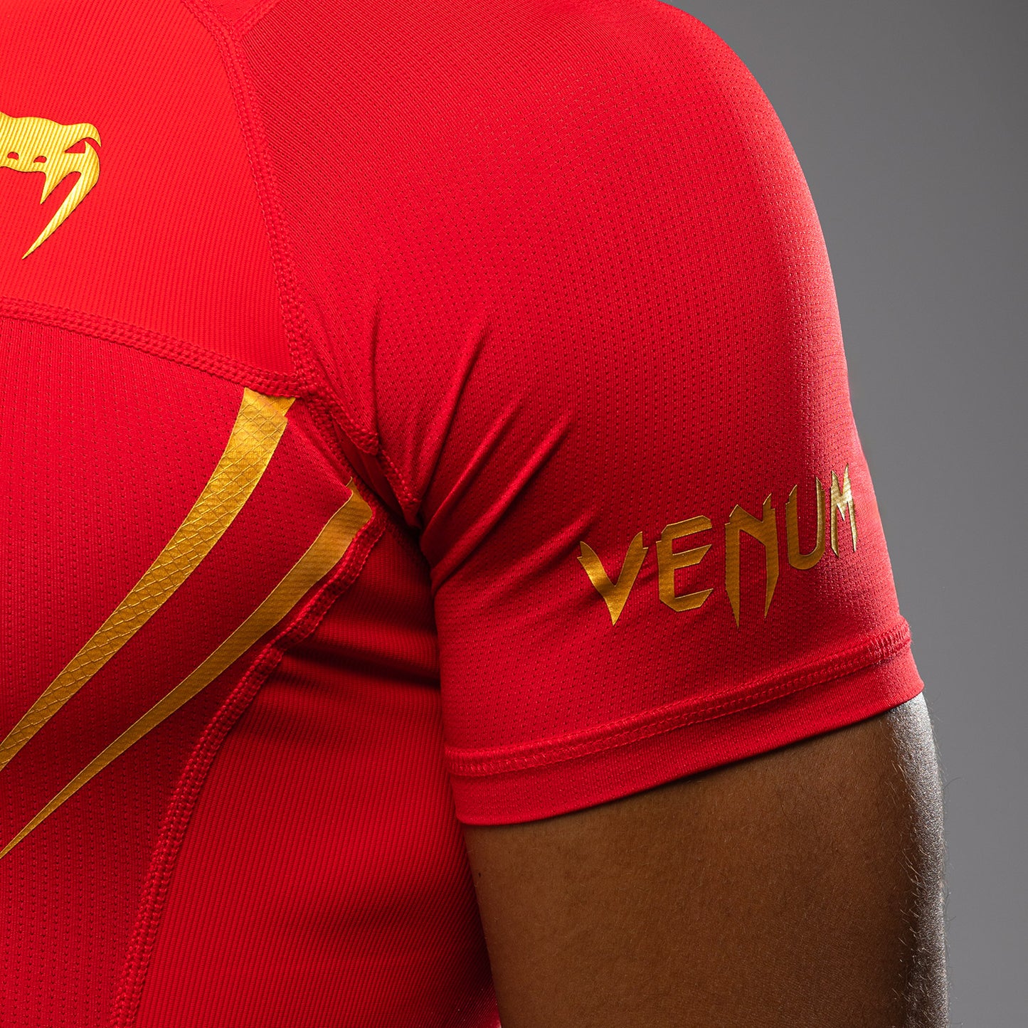 Venum x WOW FC Kurzarm Rashguard - Fury Red/ Gold