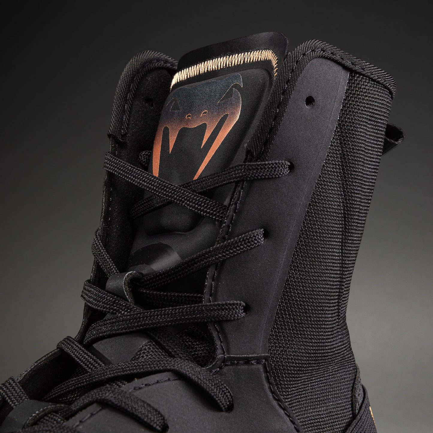 Venum Elite Neo Boxschuhe – Schwarz/Gold