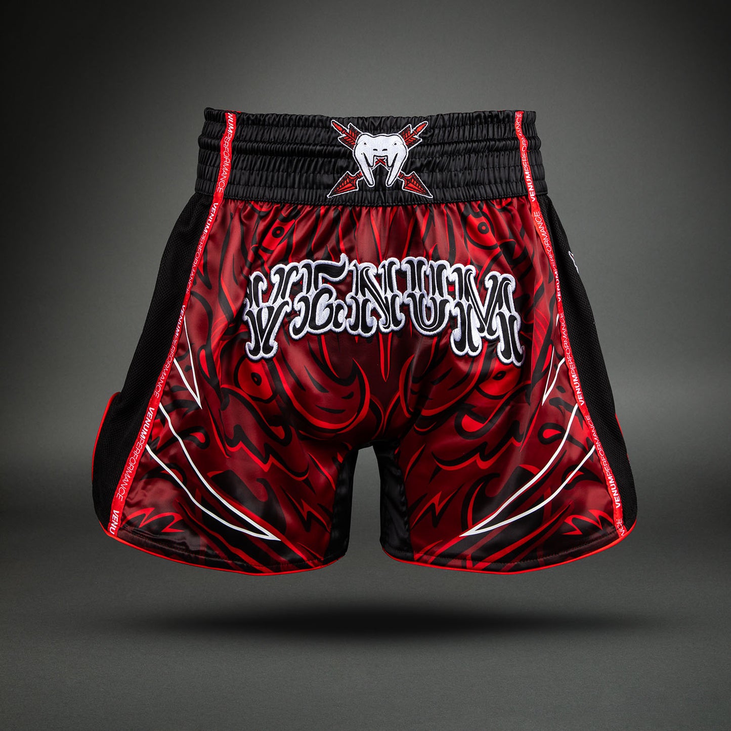 Venum Wolf Atak Muay-Thai-Shorts – Schwarz/Rot