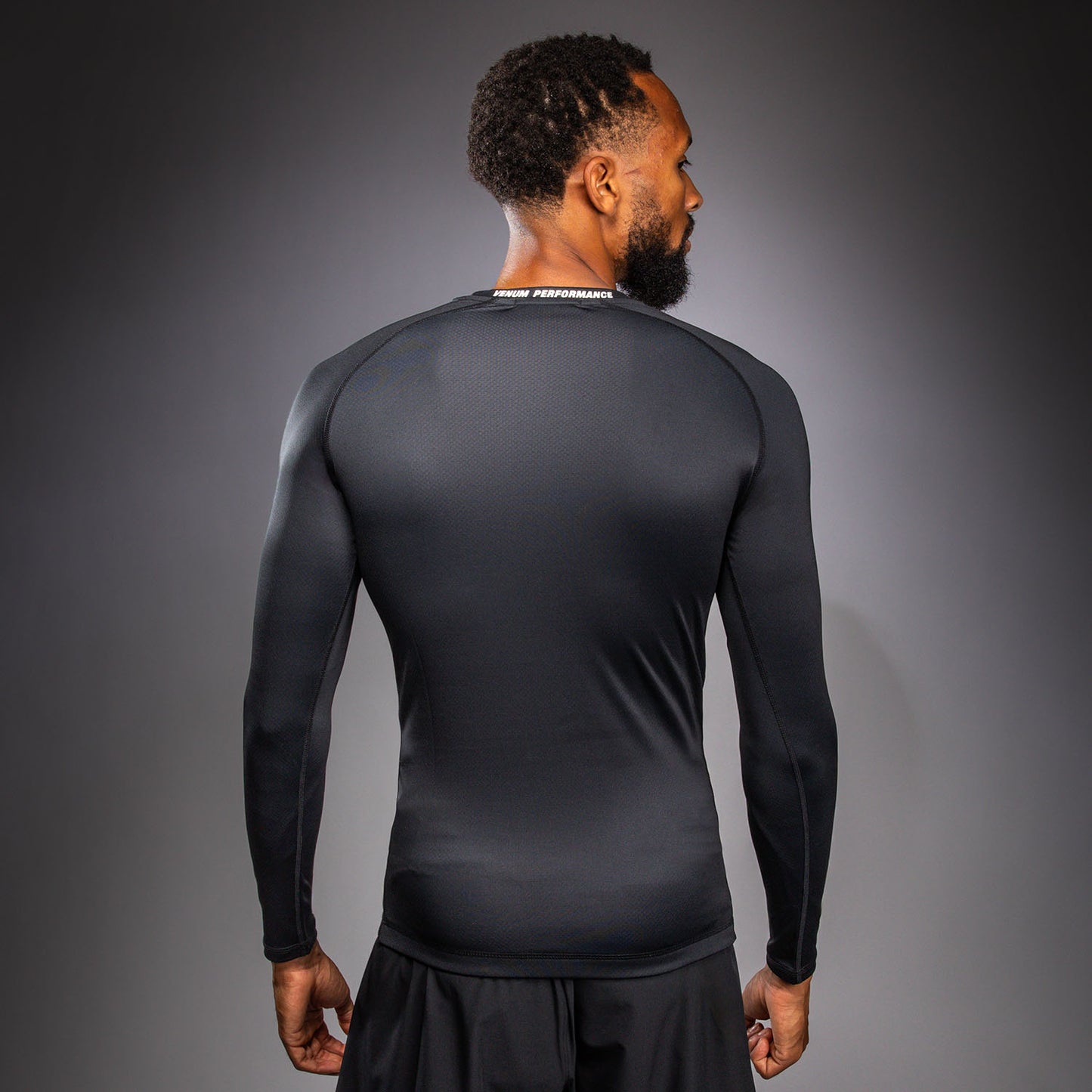 Venum Edge Langarm Rashguard – Schwarz/Sand