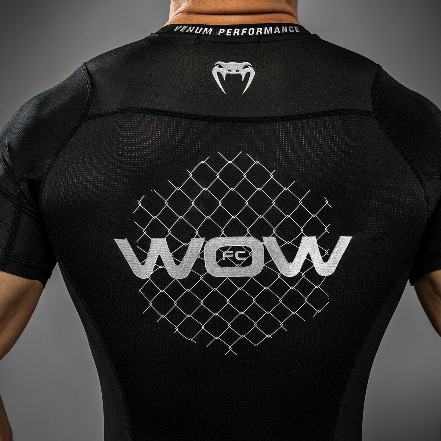 Venum x WOW FC Kurzarm Rashguard - Schwarz/ Grau