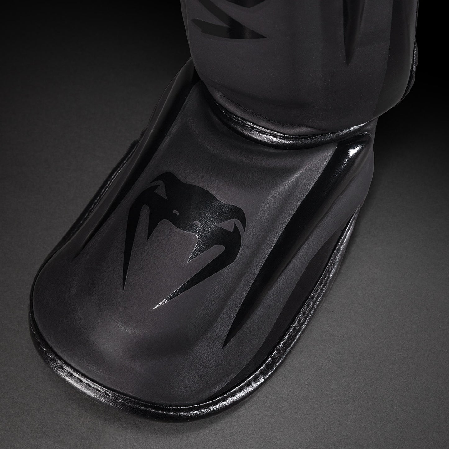 Venum Elite Standup Shin Guards - Matt/Schwarz