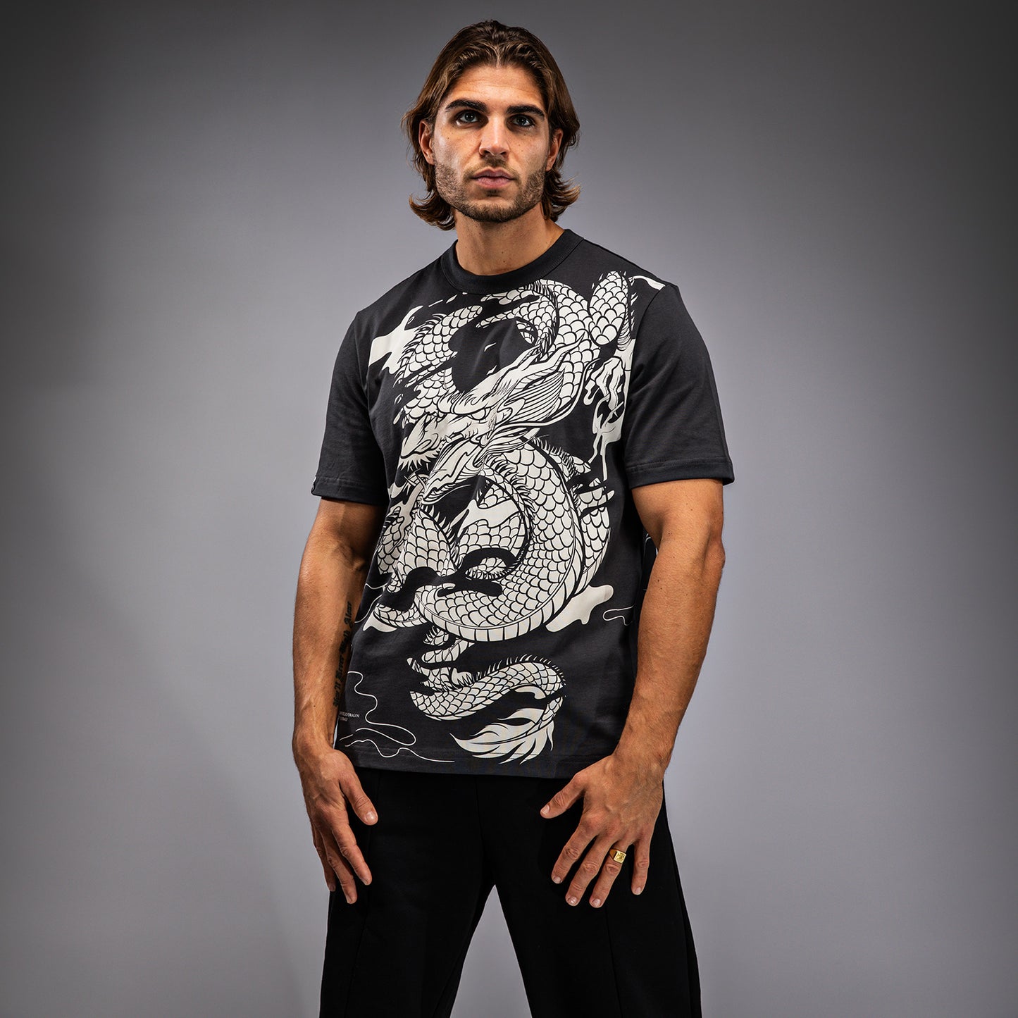 Venum Dragon’s Flight Herren T-Shirt - Anthrazitgrau/Cremeweiß