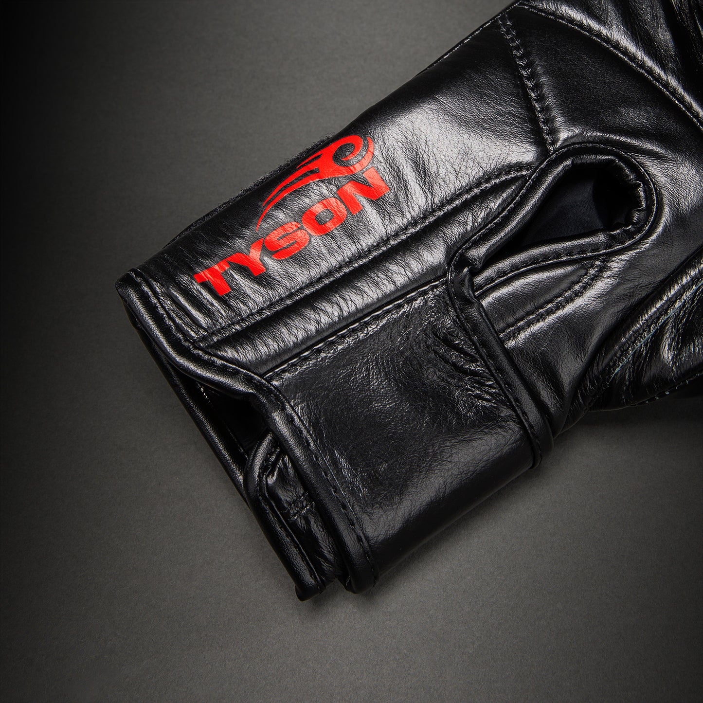Venum Giant 2.0 Mike Tyson Pro Boxhandschuhe – Schwarz/Rot