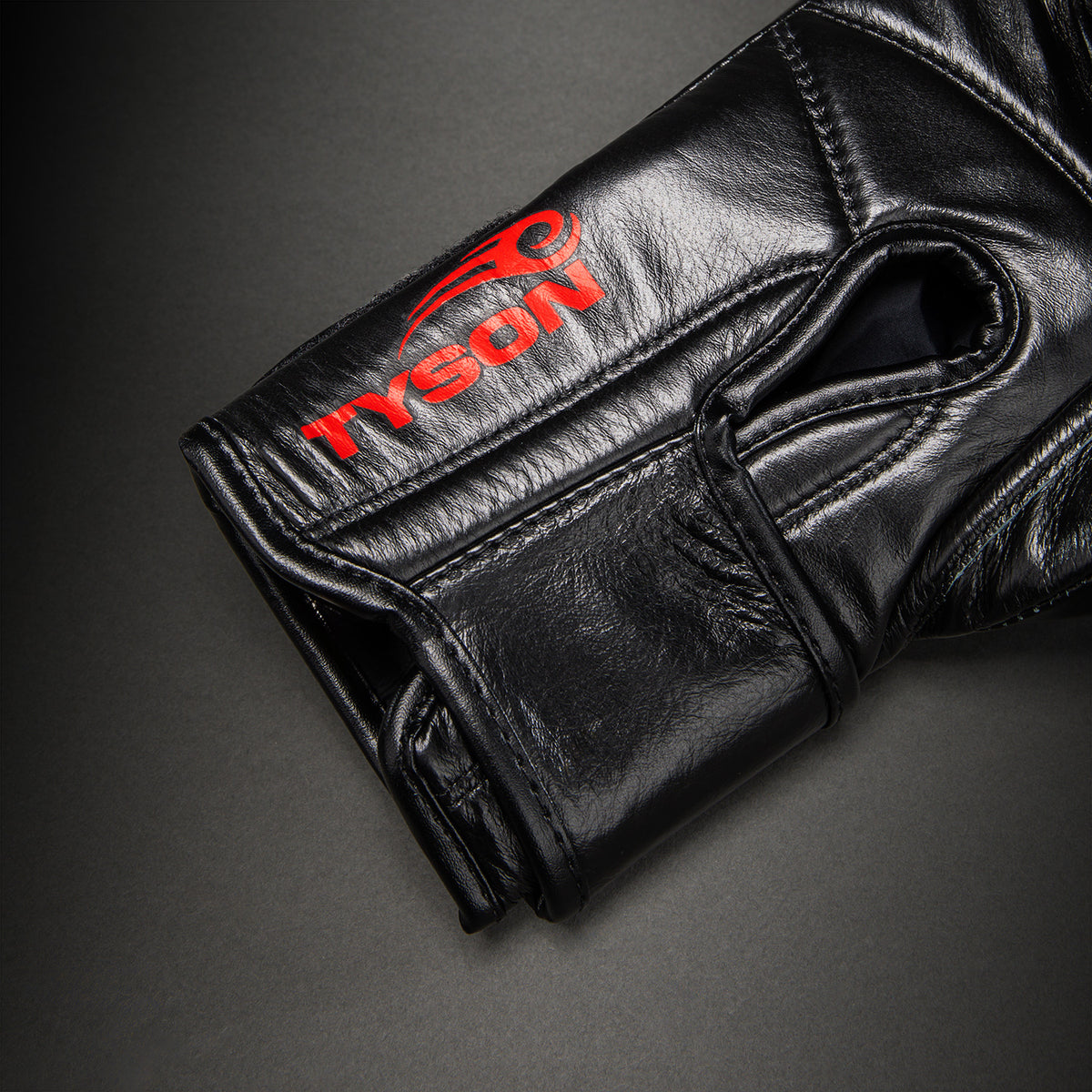Venum Giant 2.0 Mike Tyson Pro Boxhandschuhe – Schwarz/Rot - Inklusive Kordelzugbeutel