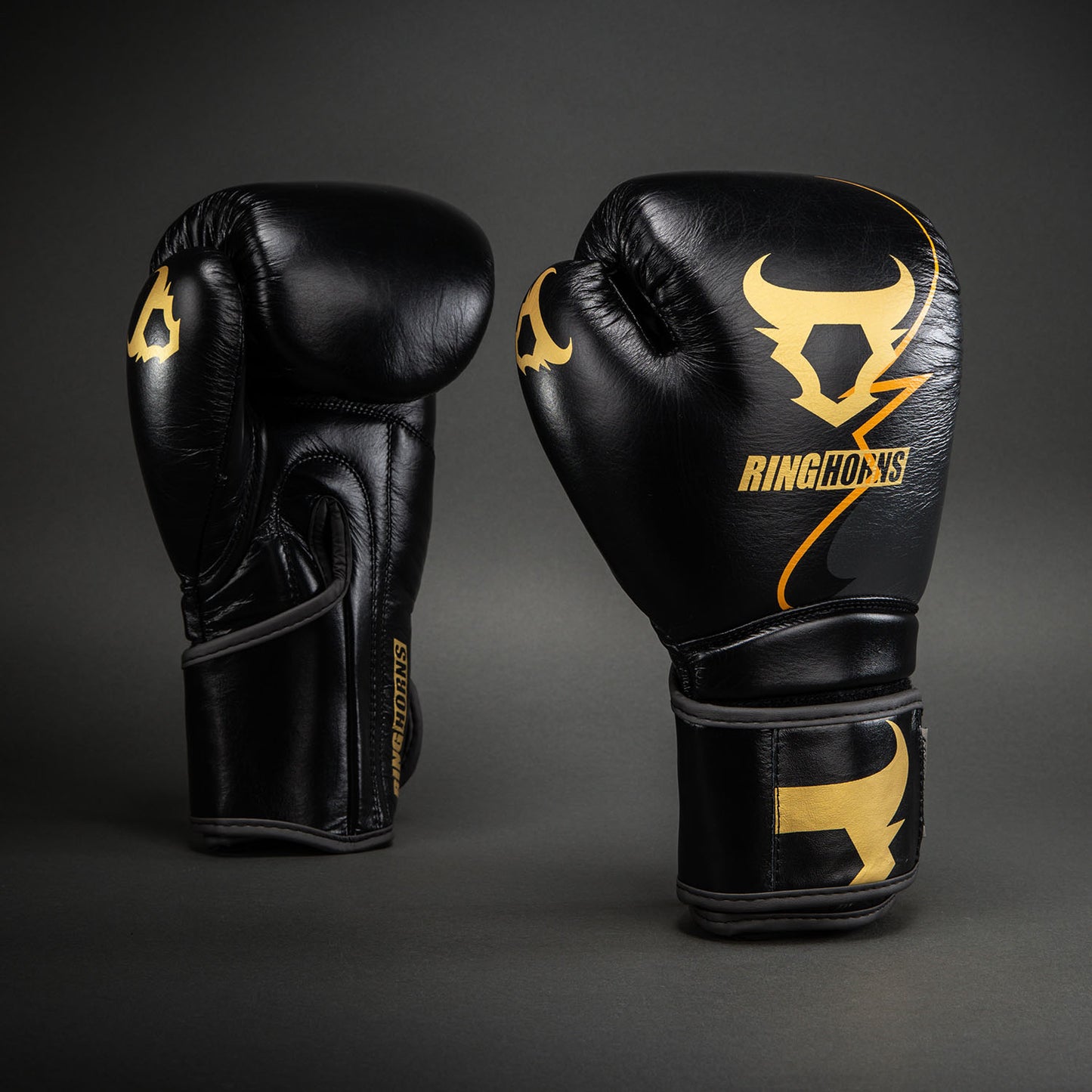 Ringhorns Charger by Venum Boxhandschuhe – Schwarz/Gold