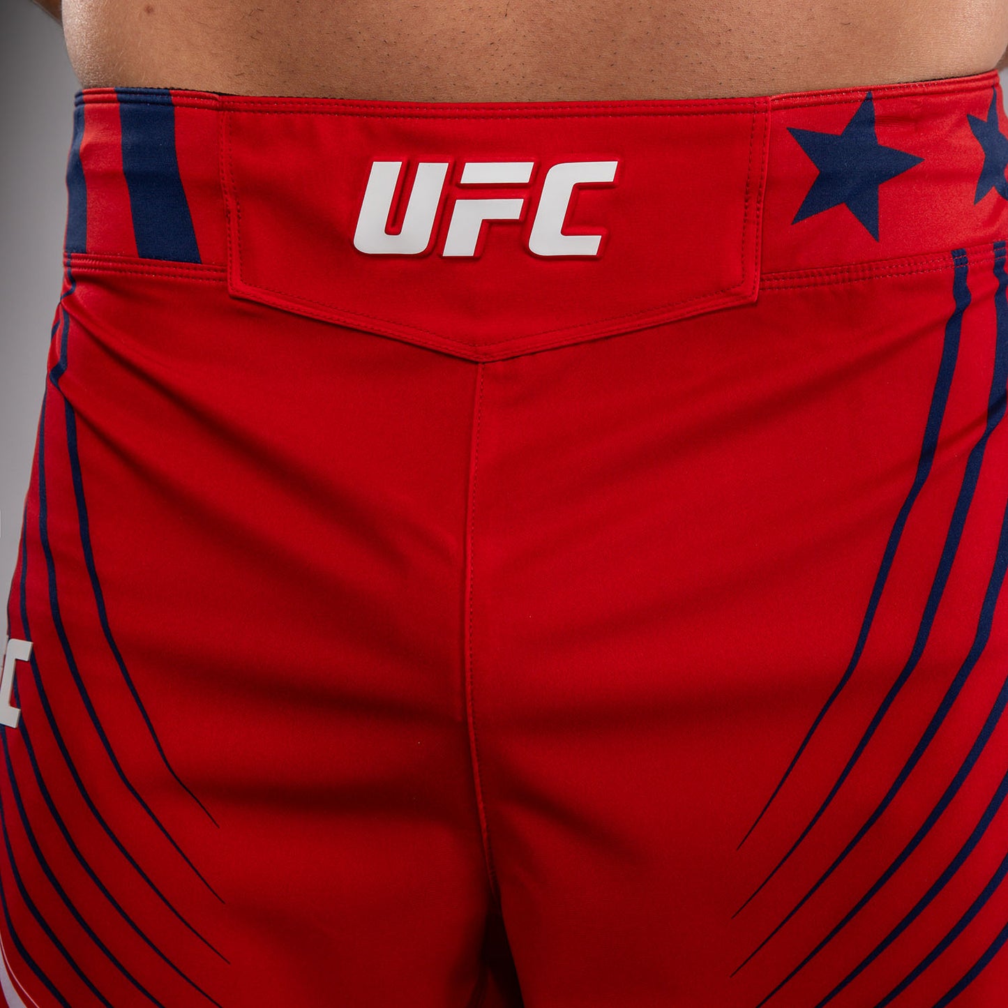 Official UFC Freedom 250 by Venum Authentic Fight Night Fight Shorts im Short Fit für Herren - Rot