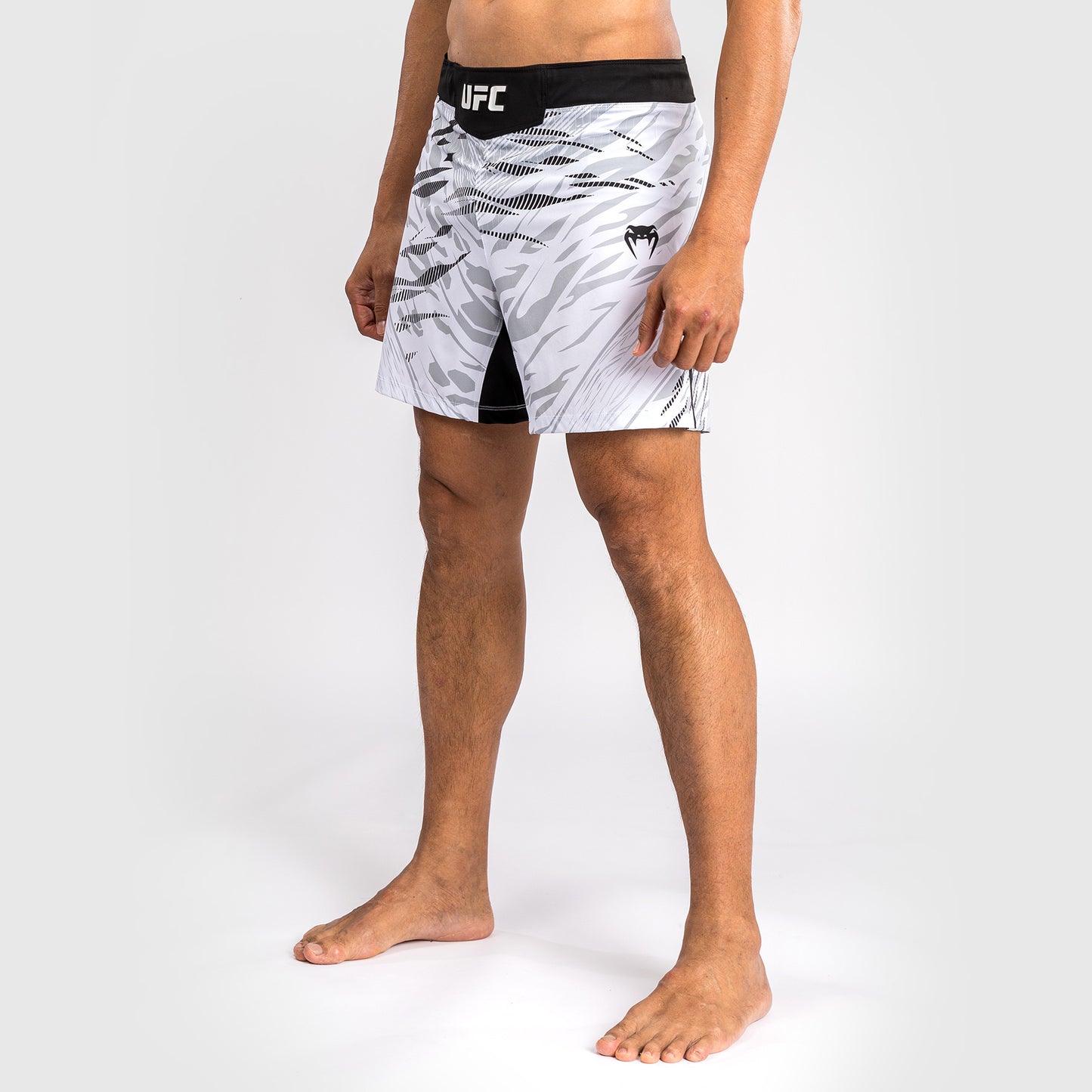 UFC Fusion by Venum Personalized Authentic Fight Night Herren Fight Short - Short Fit - Weiß