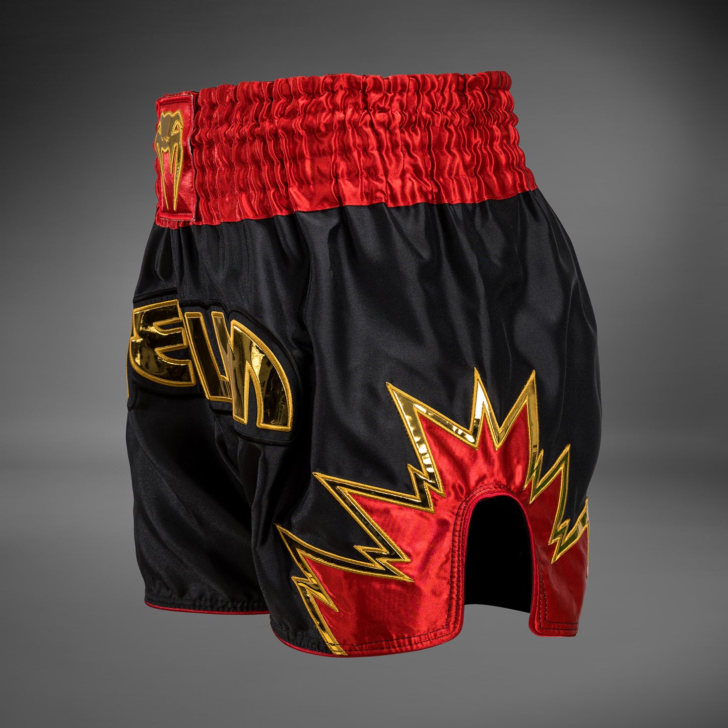 Venum Inferno Muay Thai Shorts - Schwarz/Gold/Rot