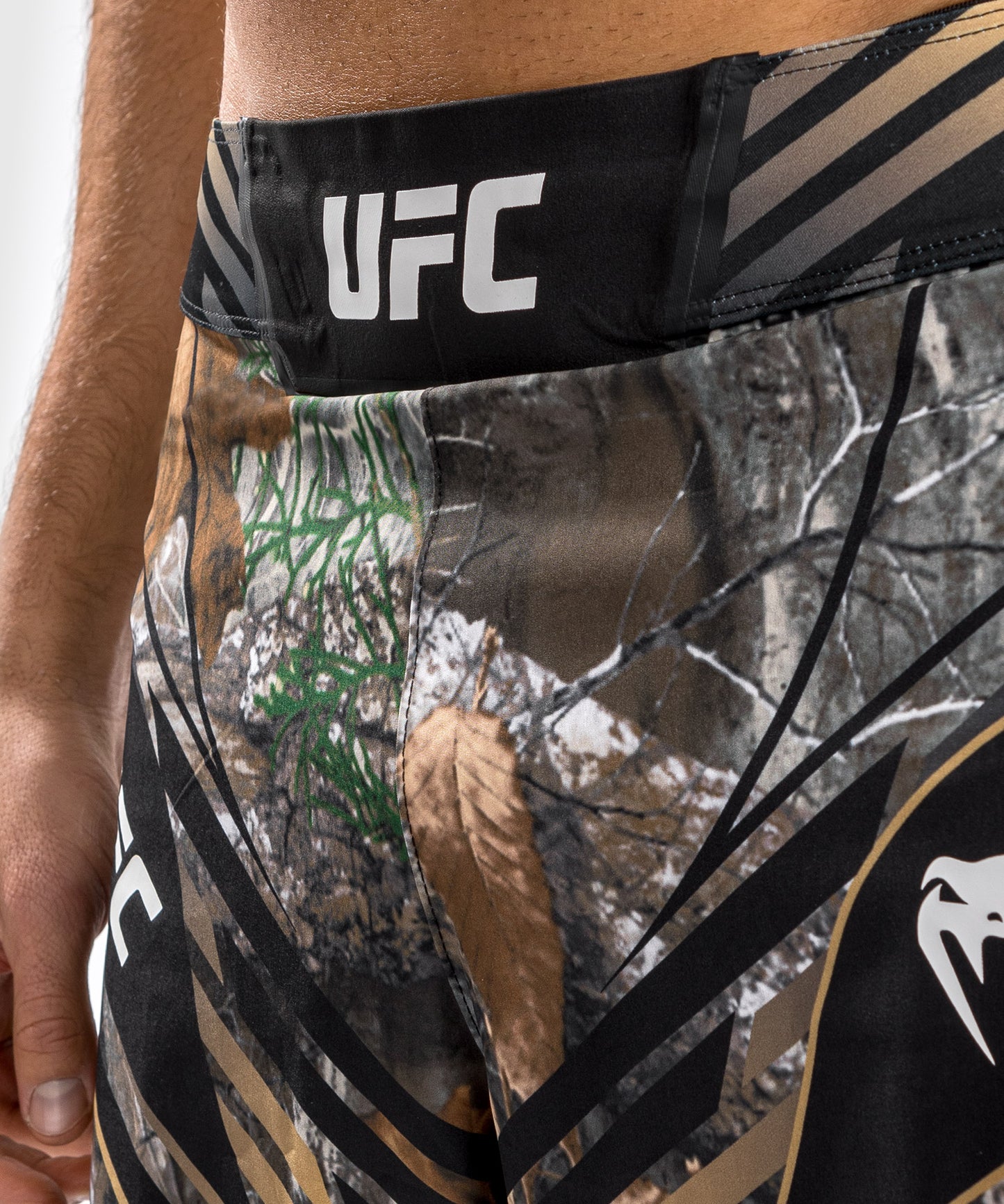 UFC Venum Authentic Fight Night Fightshorts für Herren – Langer Schnitt – Realtree® Camo