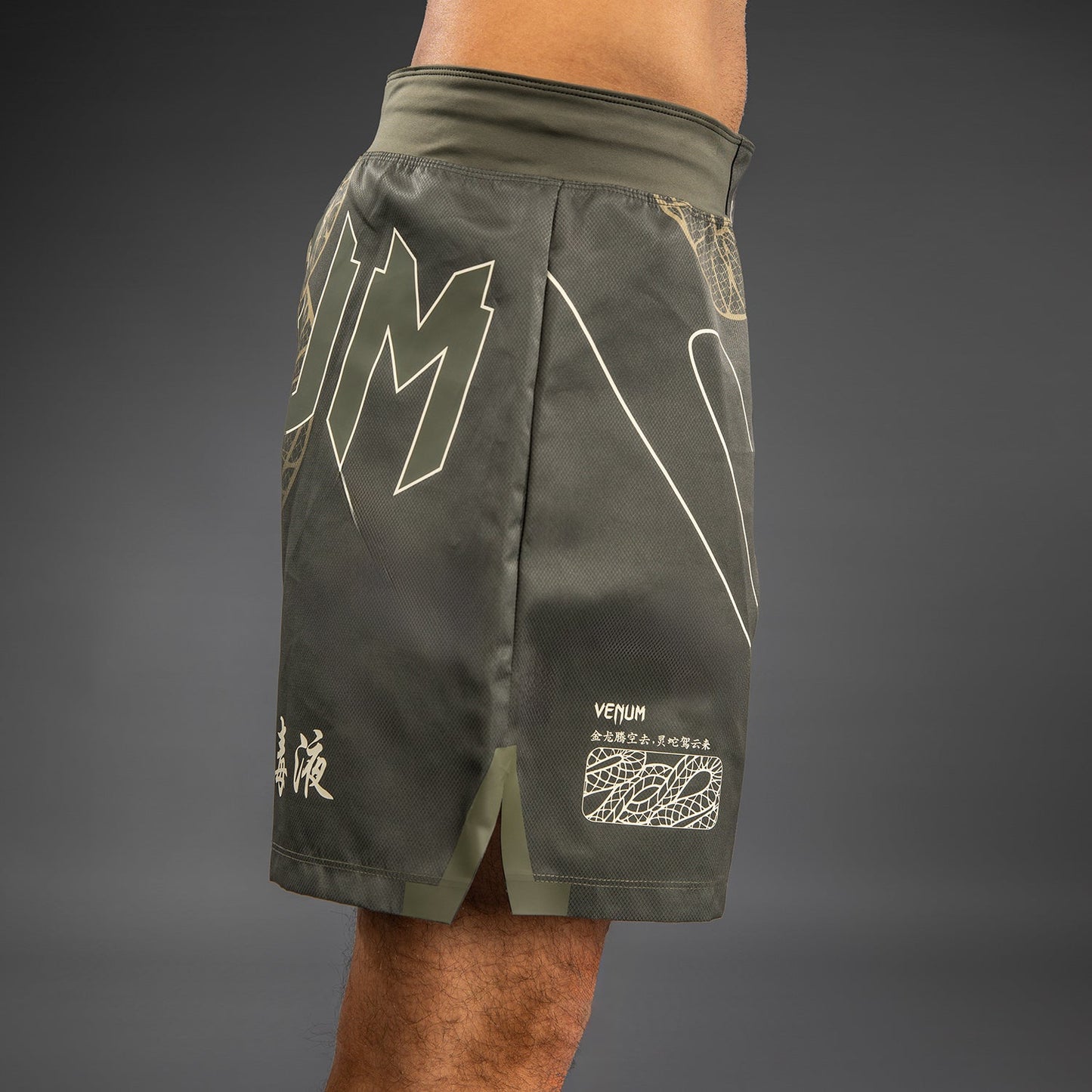 Venum Serpenti Fight Shorts – Khaki/Bronze/Ivory