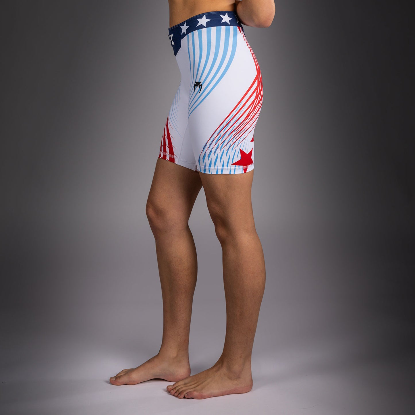 Official UFC Freedom 250 by Venum Authentic Vale Tudo Shorts im Long Fit für Damen - Weiß