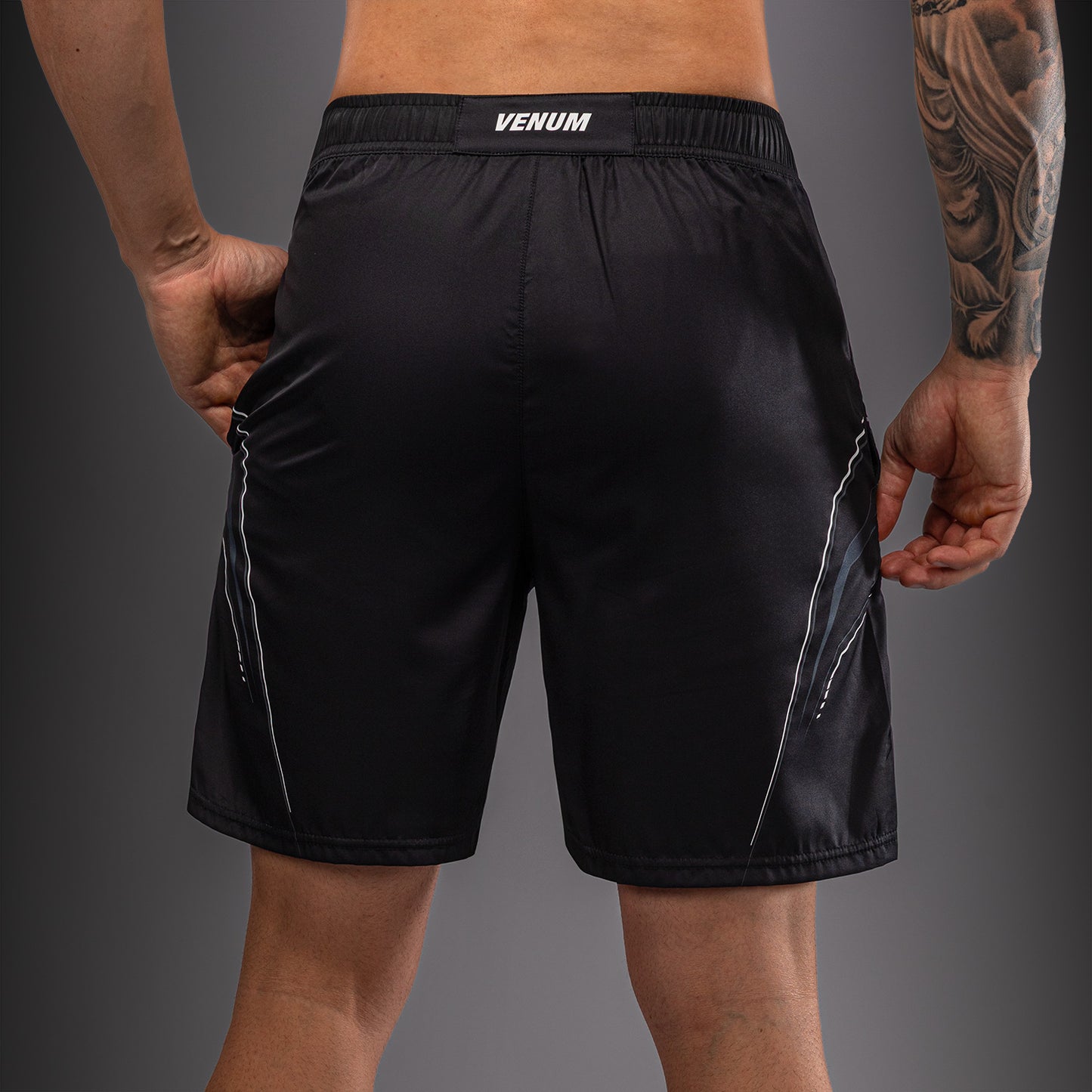 Venum Streamline Dry-Tech T-Shirt – Schwarz/Weiß