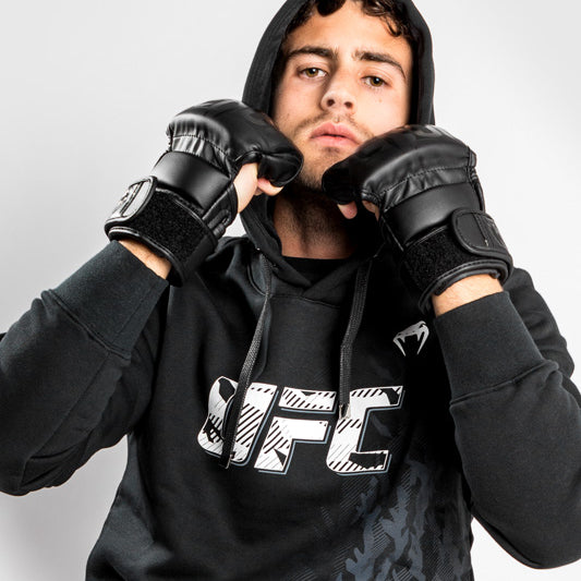 UFC Venum Authentic Fight Week Herren Pullover Hoodie - Schwarz