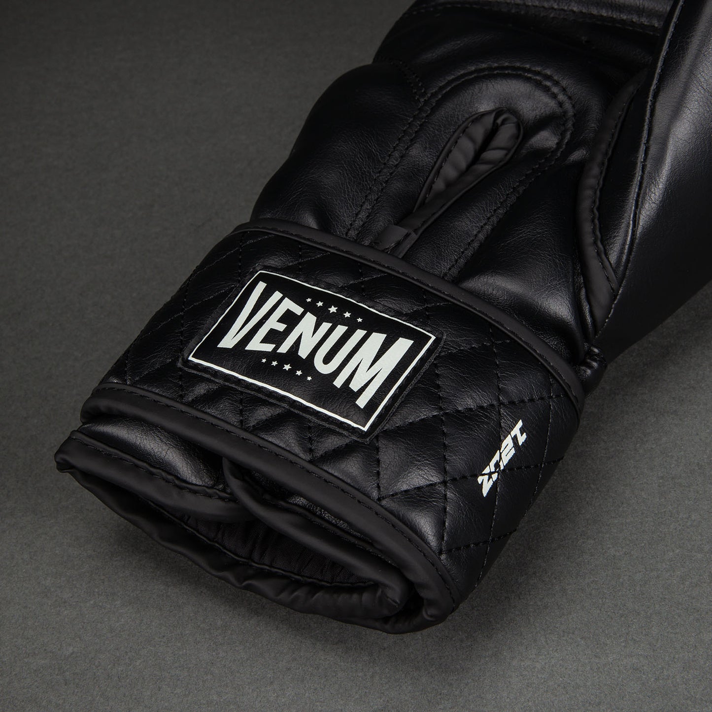 Venum Impact Classic Boxhandschuhe - Schwarz