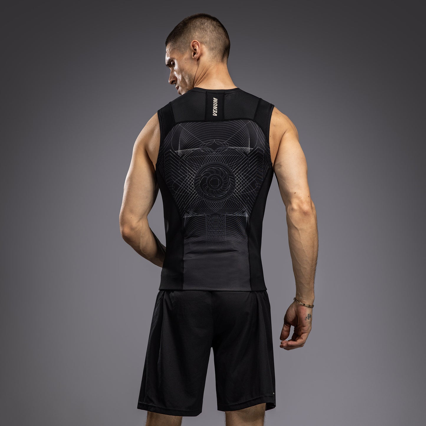 Venum G-Fit Air Herren Ärmelloses Rashguard - Tiefschwarz/Wüstensand