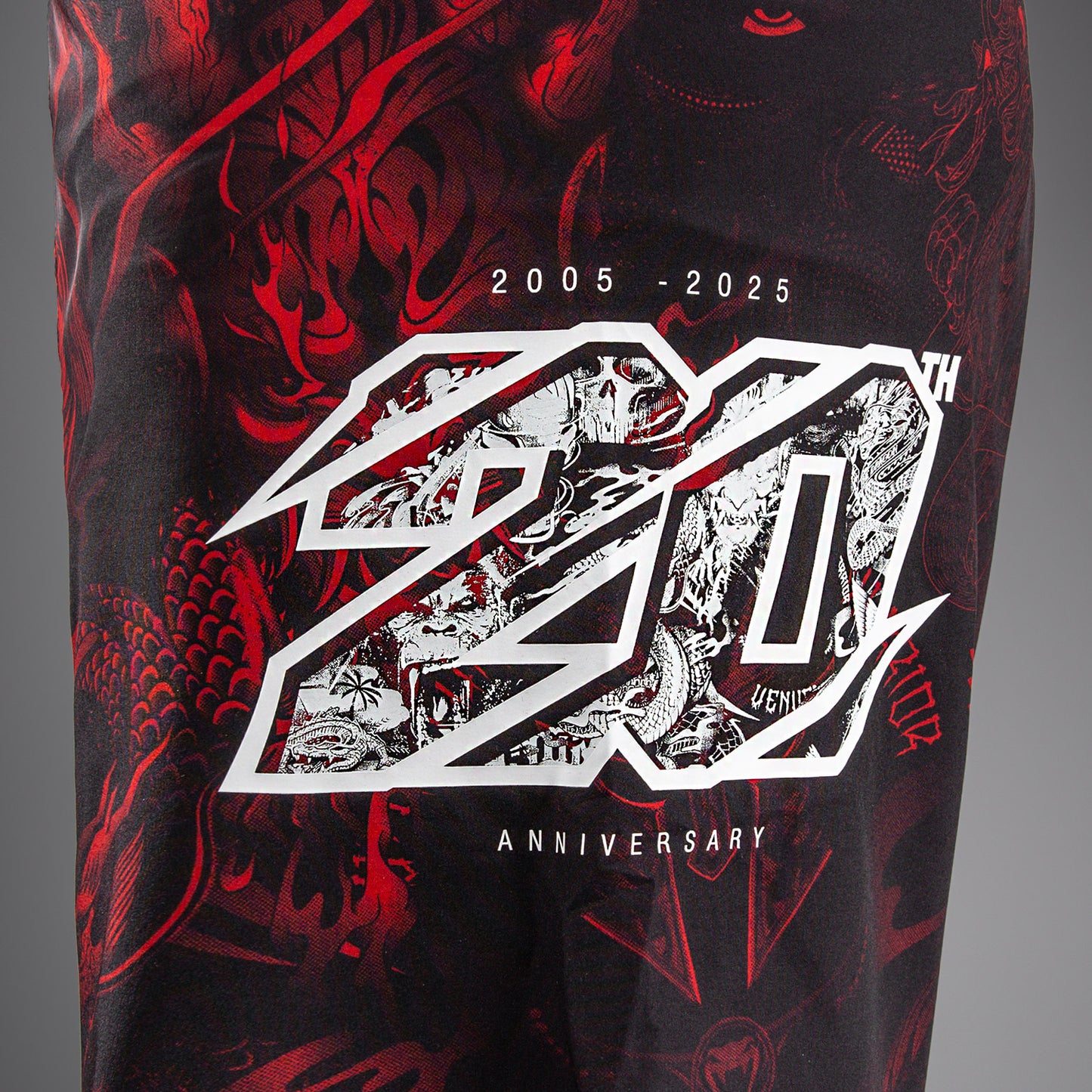 Venum 20th Anniversary Fightshorts - Schwarz/Rot