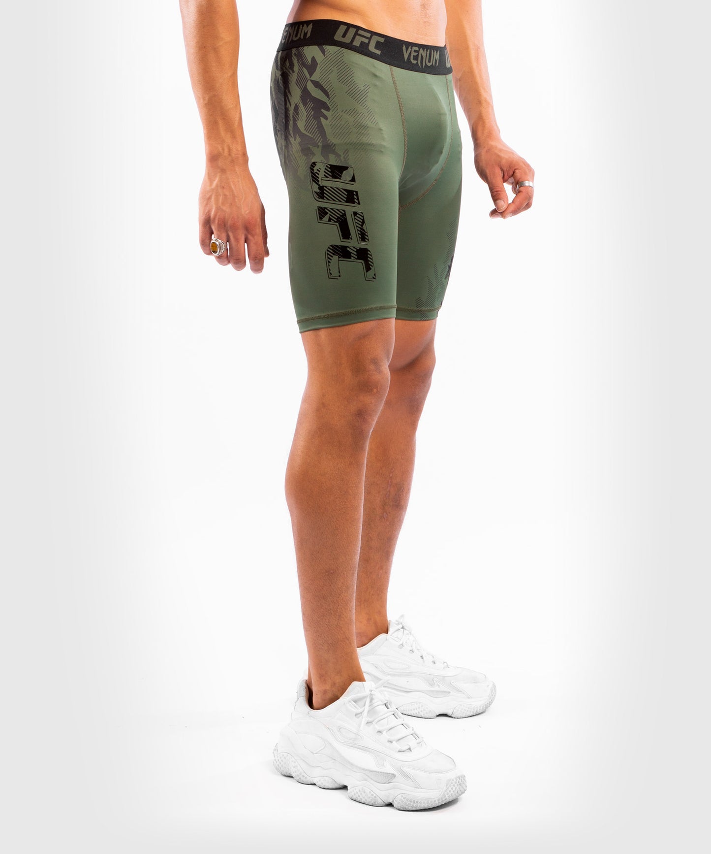 UFC Venum Authentic Fight Week Herren Performance Vale Tudo Shorts - Khaki