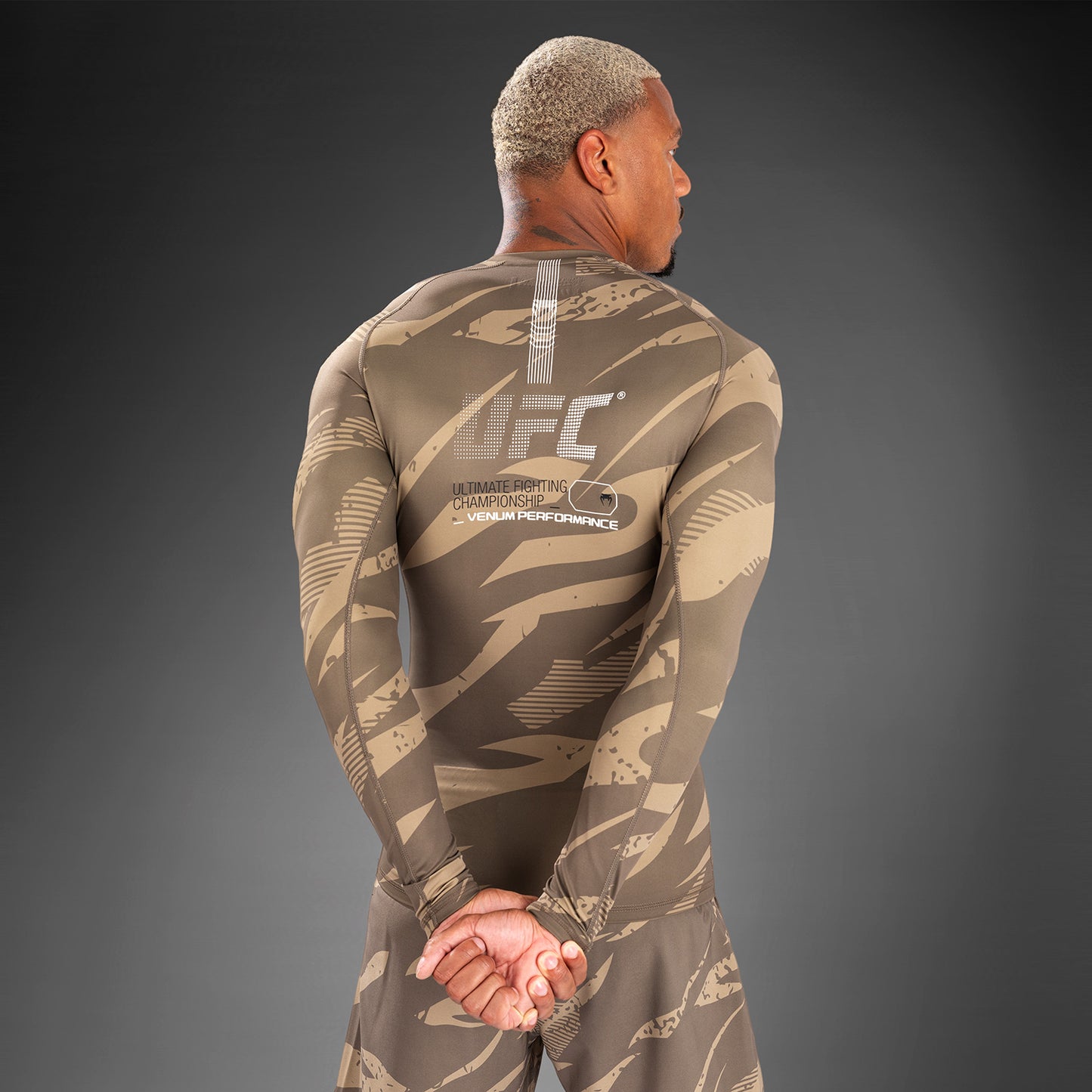 UFC Adrenaline by Venum Fight Week Performance Langärmeliger Rashguard - Desert Camo