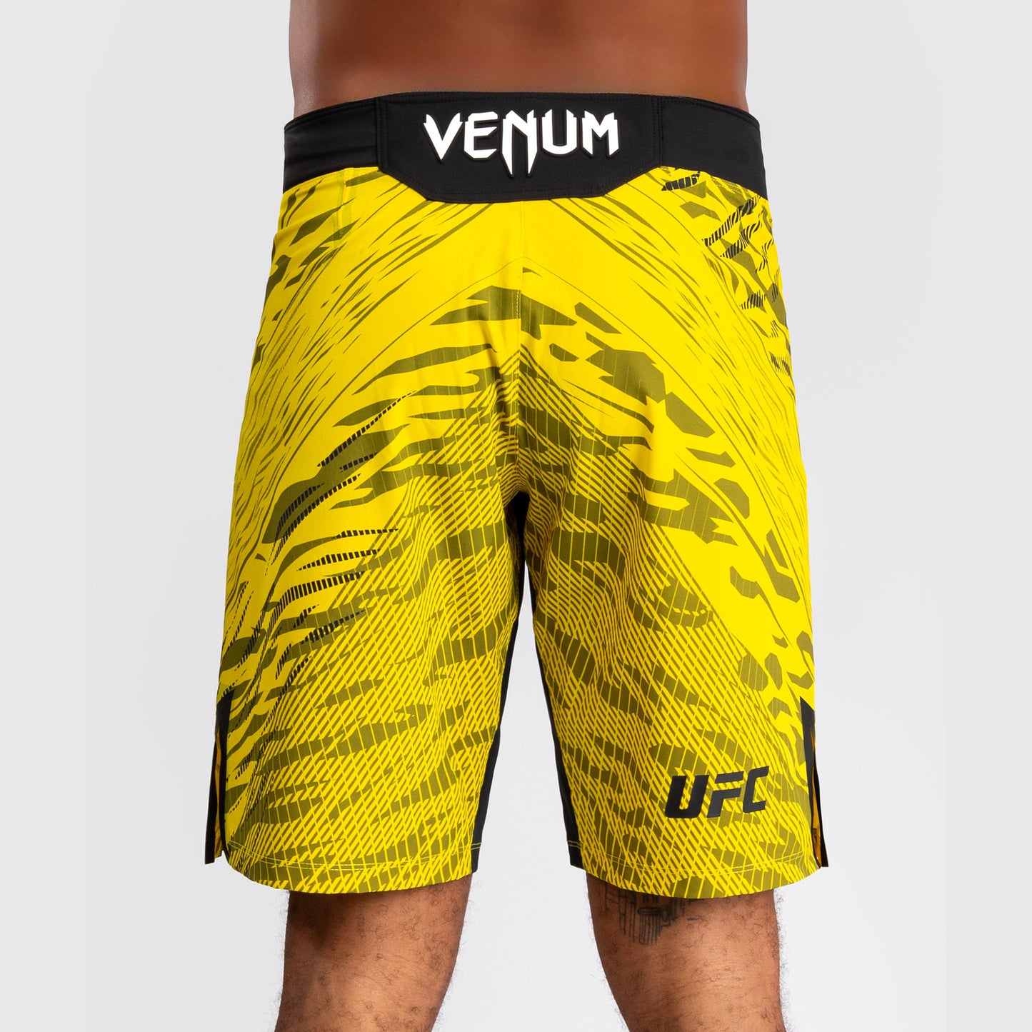 UFC Fusion by Venum Personalized Authentic Fight Night Herren Fight Short - Long Fit - Gelb