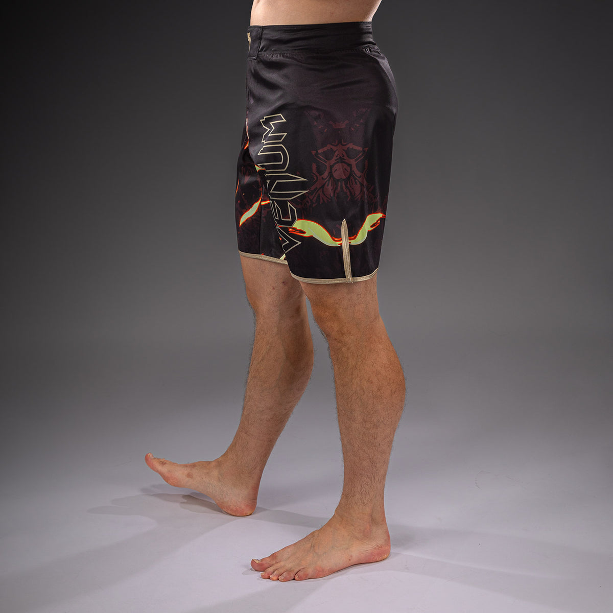Jujutsu Kaisen x Venum Sukuna Fightshorts – Schwarz/Hellbeige