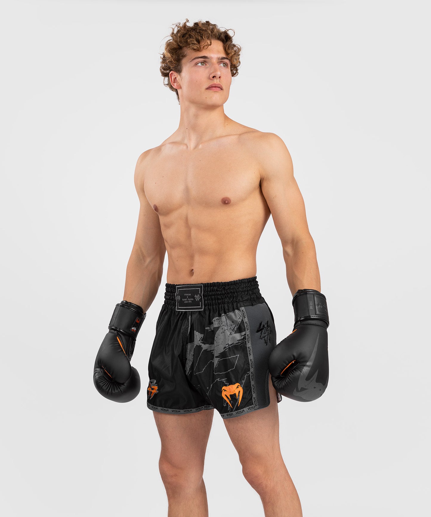 Venum S47 Muay Thai Shorts - Schwarz/Orange