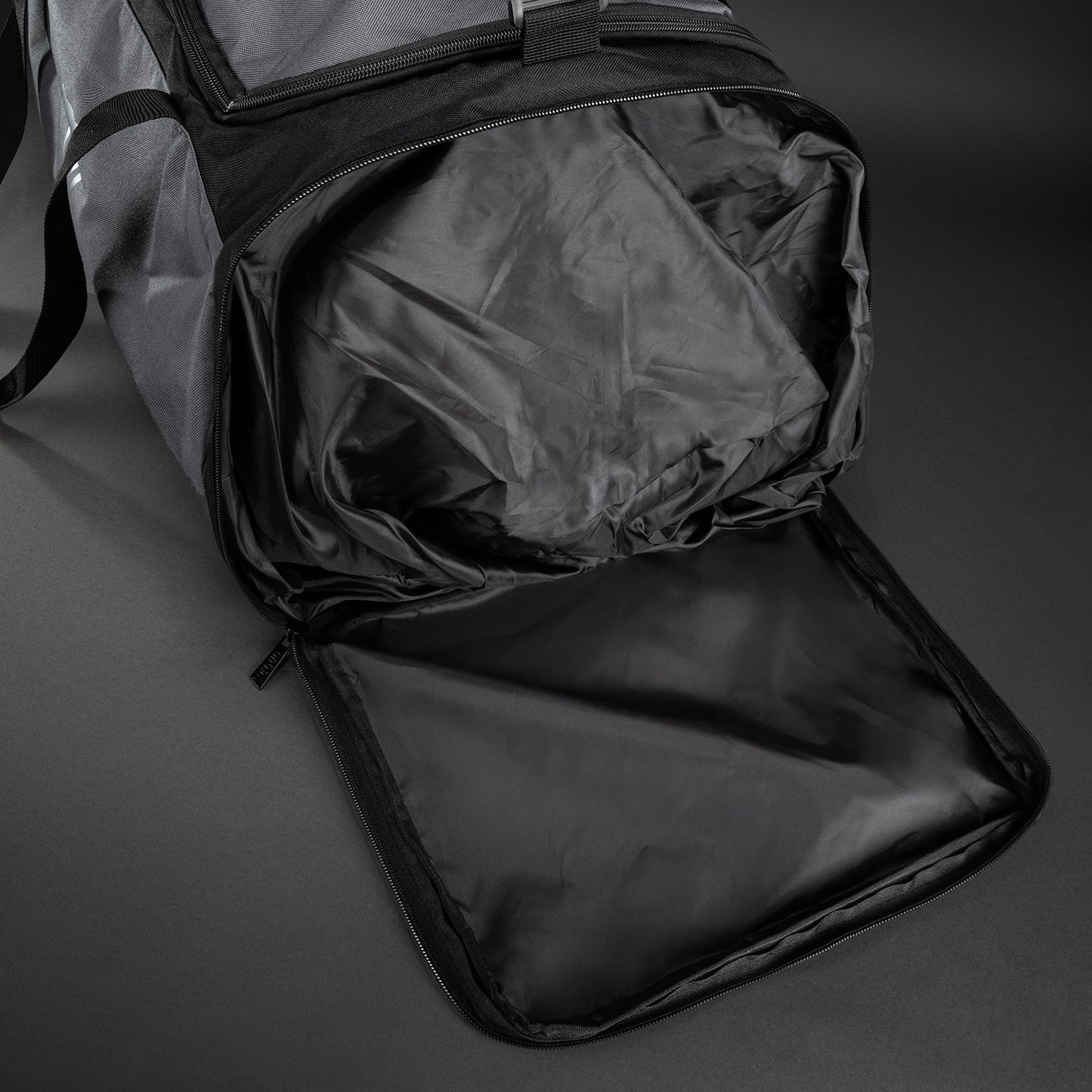 Venum Essential Sporttasche (61 L) - Grau/Schwarz