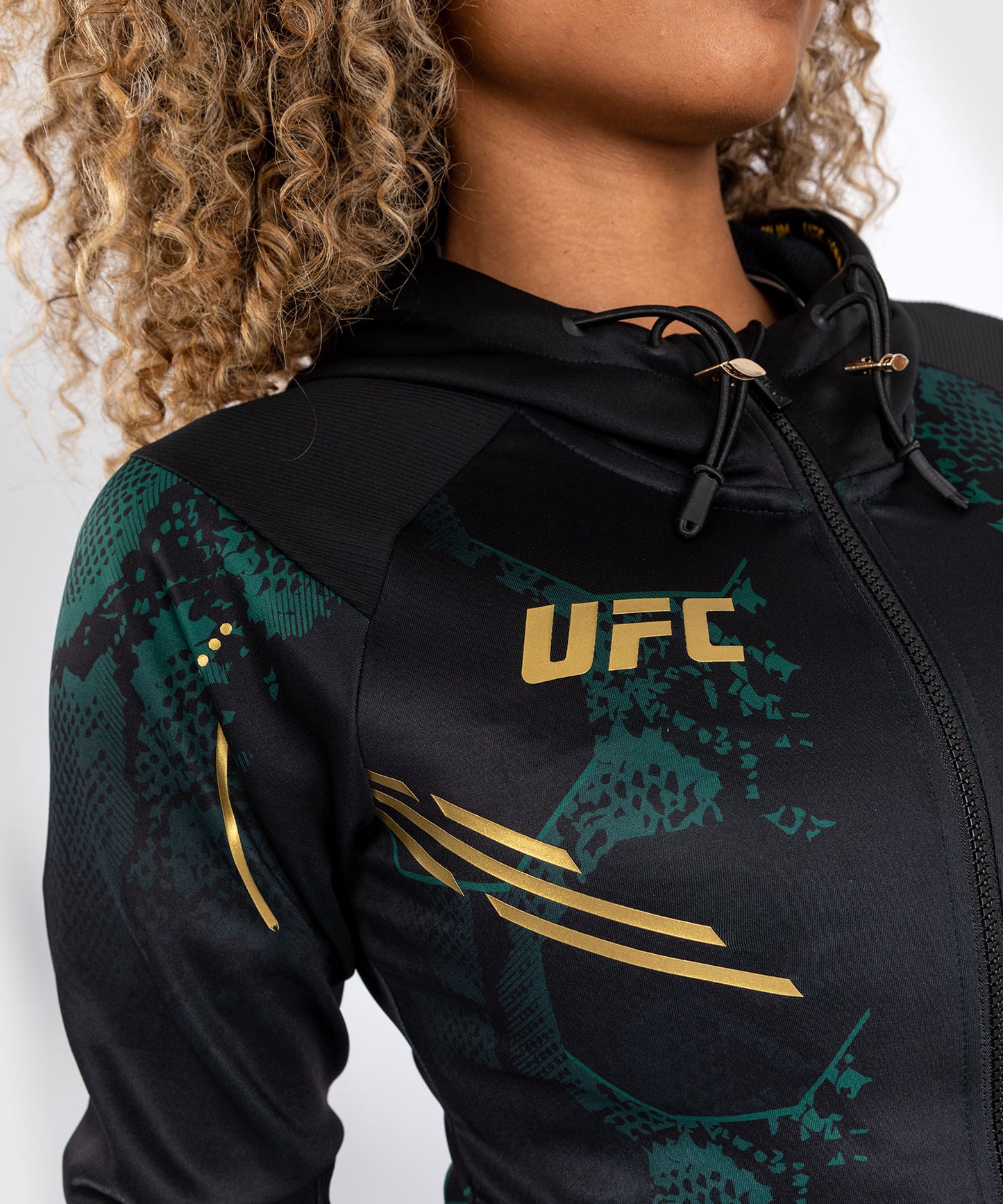 UFC Adrenaline by Venum Authentic Fight Night Walkout-Hoodie für Frauen - Emerald Edition - Grün/Schwarz/Gold